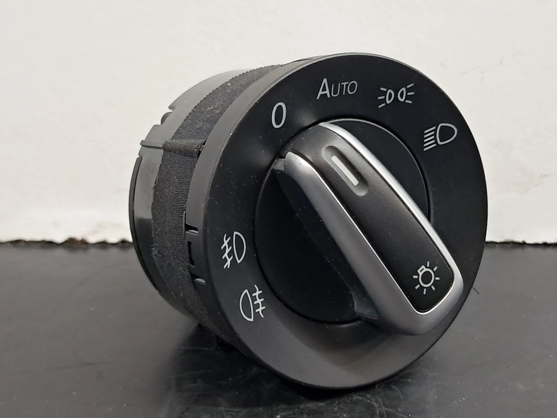 Light switch VOLKSWAGEN Golf VI (5K1)