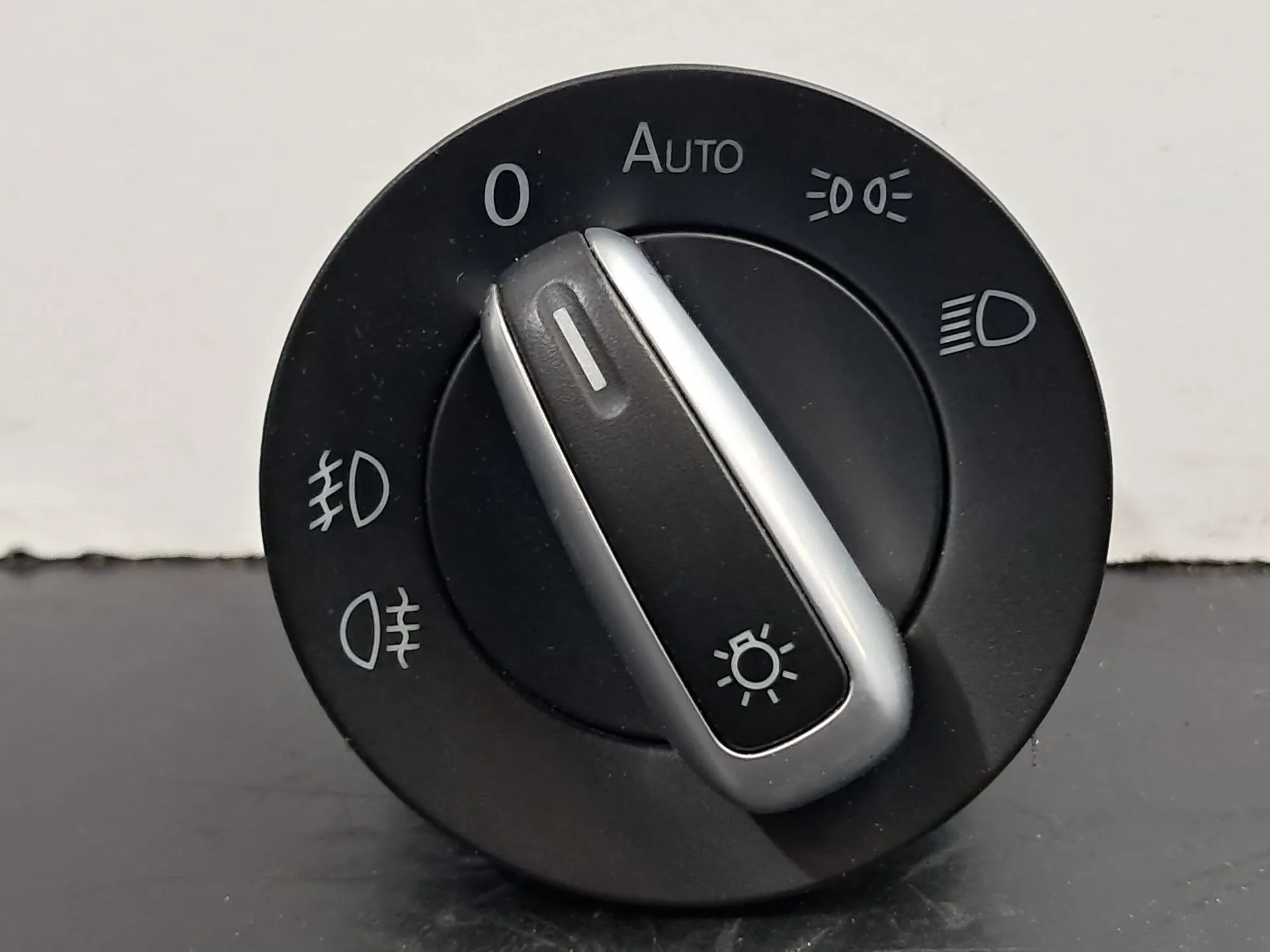 Pulsante / interruttore luci VOLKSWAGEN Golf VI (5K1) Imagem-1