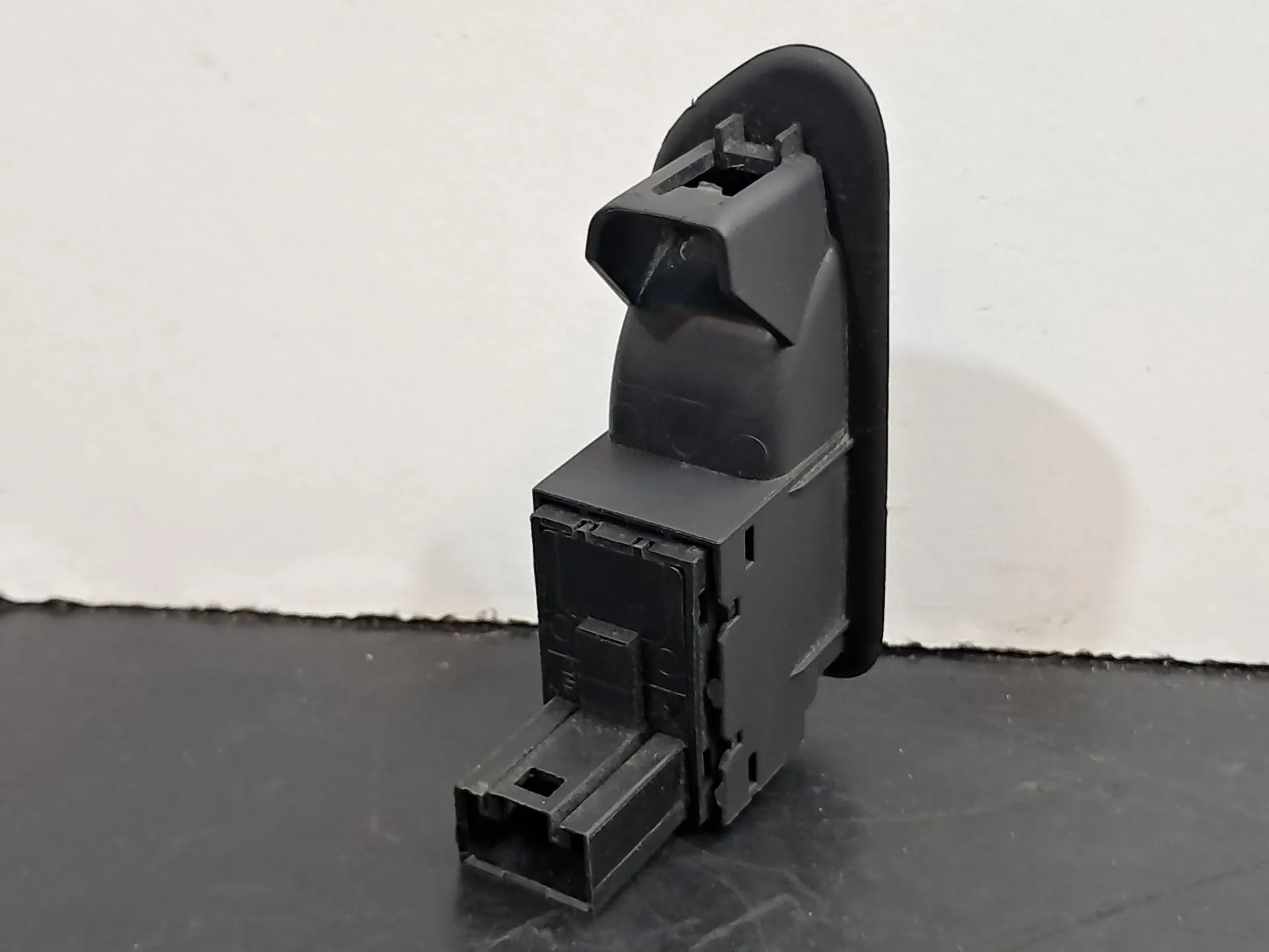 Commande / interrupteur lève-vitre Arrière Droite VOLKSWAGEN Golf VI (5K1) Imagem-3