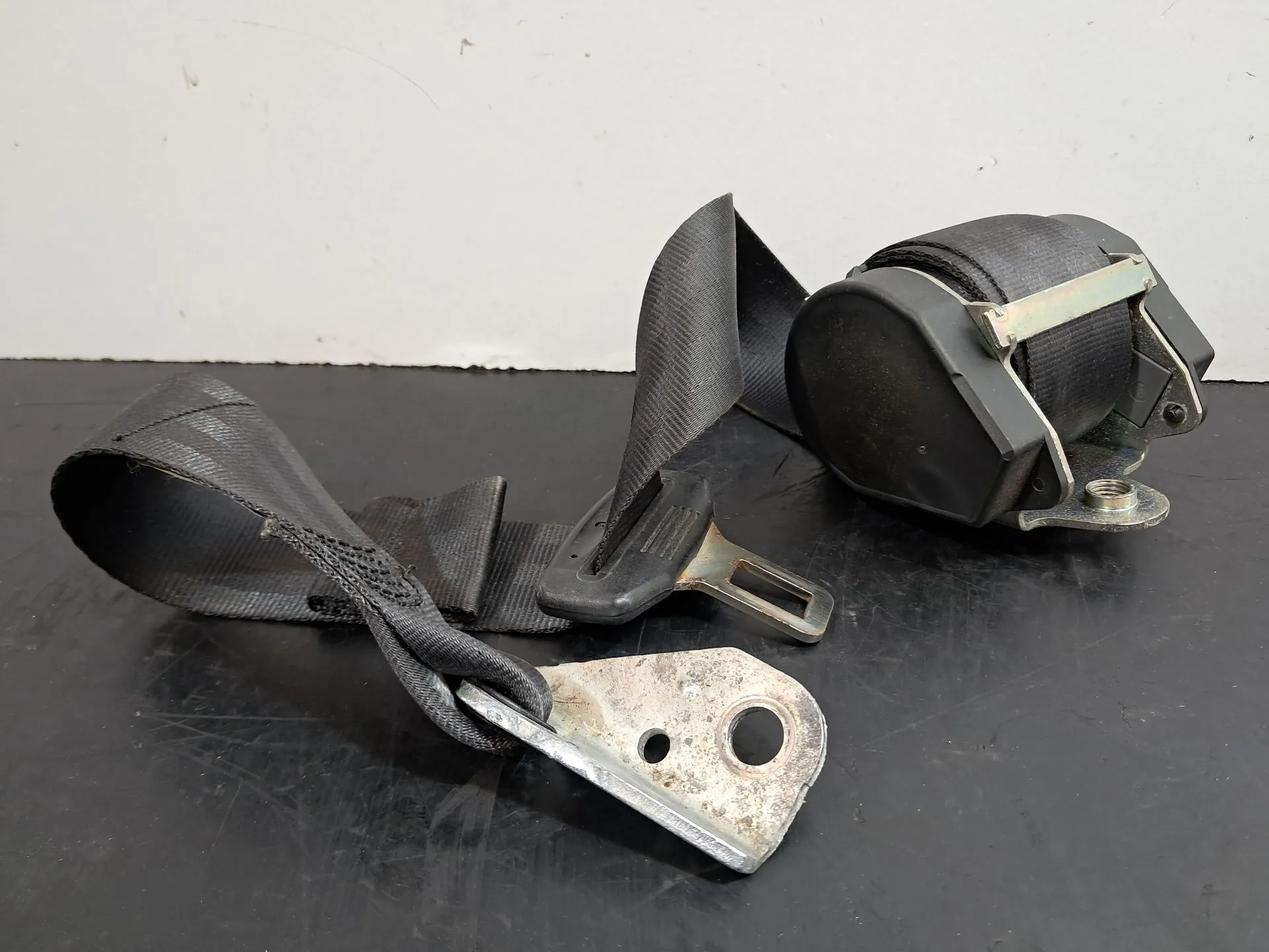 Cintura posteriore sinistra VOLKSWAGEN Golf VI (5K1)