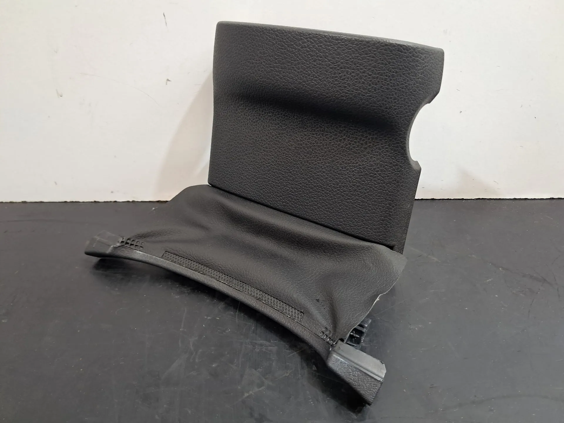 Blindaje de la columna de dirección / plásticos del volante VOLKSWAGEN Golf VI (5K1) Imagem-1