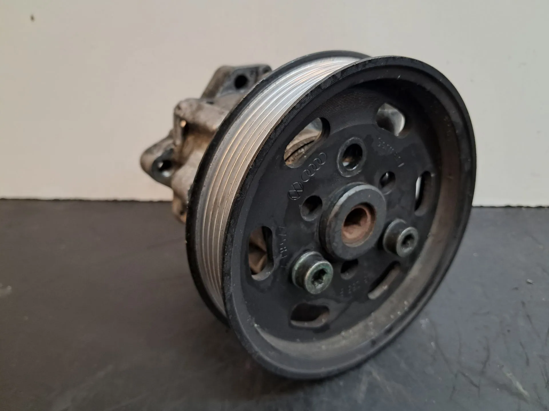 Steering pump AUDI A4 Avant (8ED, B7)