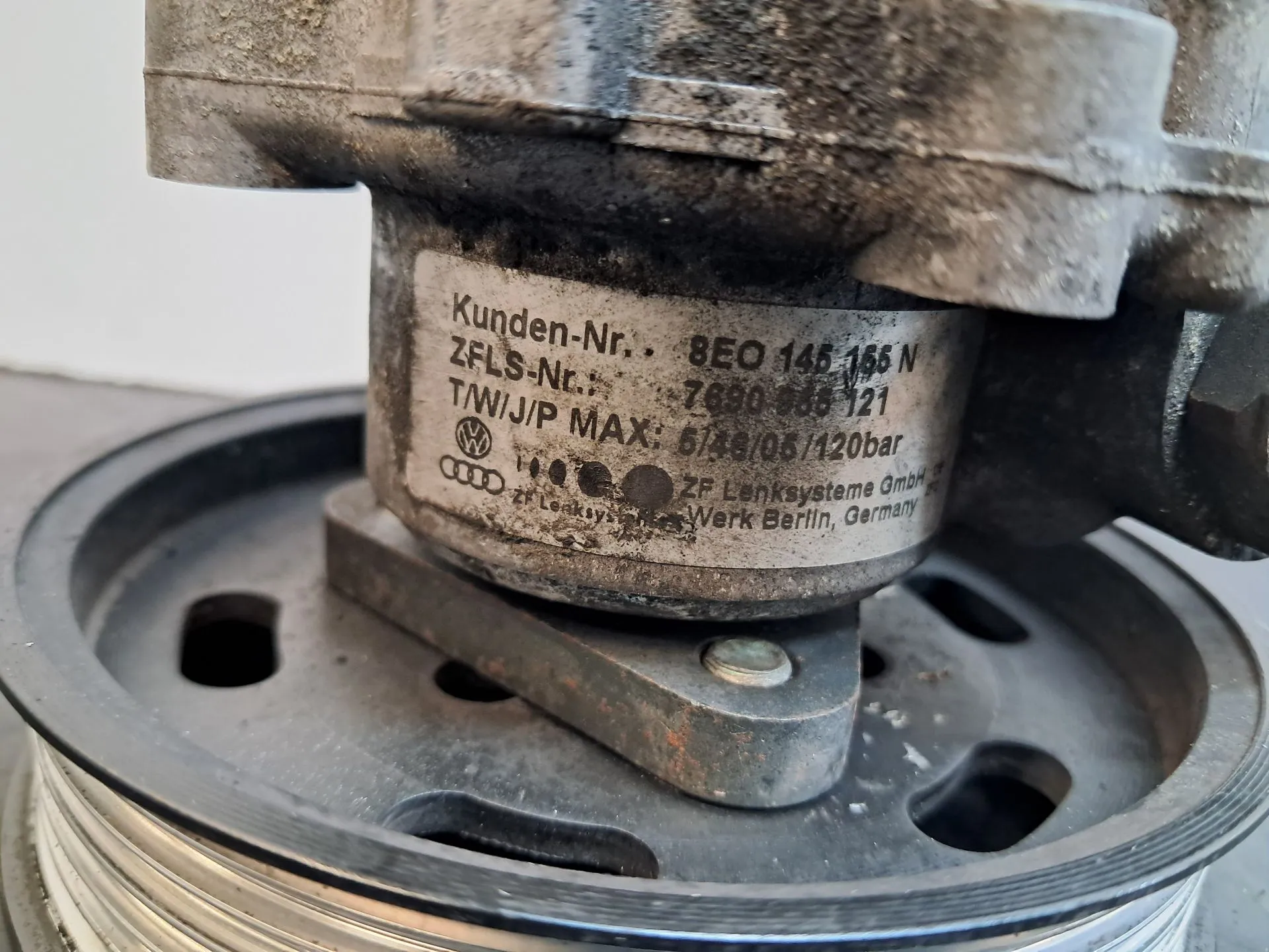 Steering pump AUDI A4 Avant (8ED, B7) Imagem-3