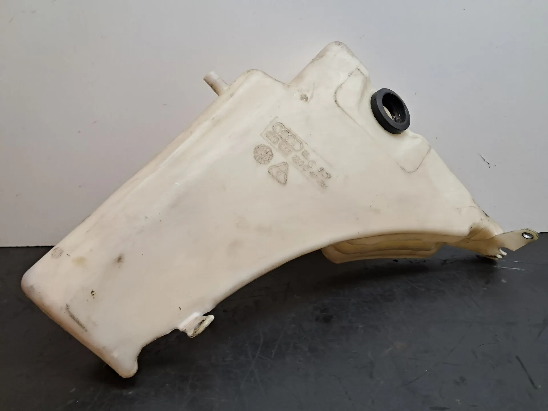 Windshield washer tank AUDI A4 Allroad (8KH, B8)