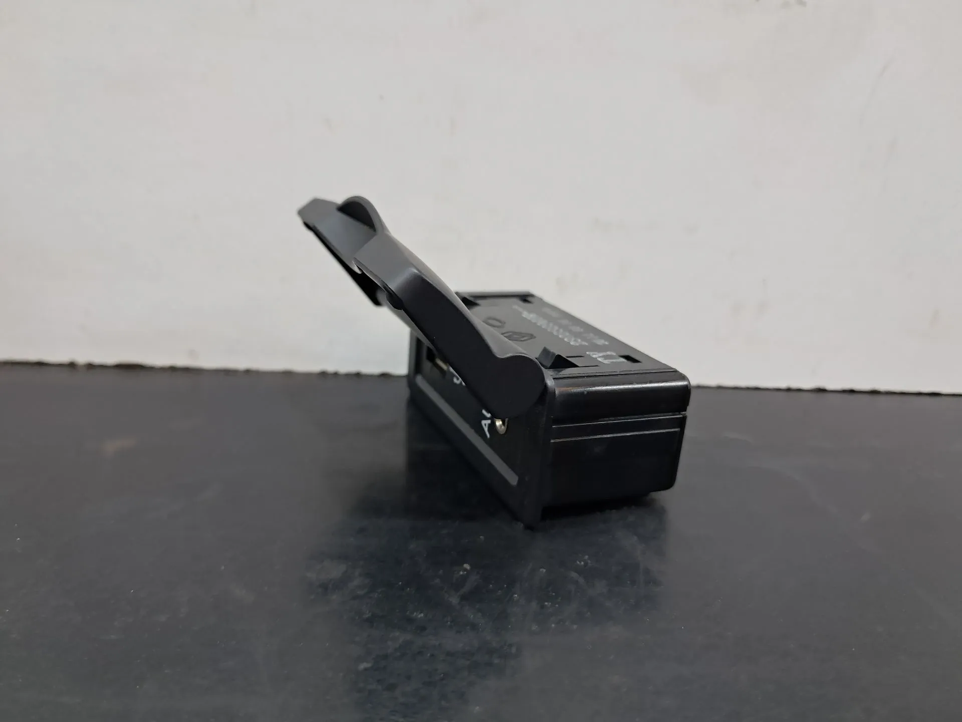 Módulo USB / AUX / IPOD RENAULT Kadjar (HA_, HL_) Imagem-1