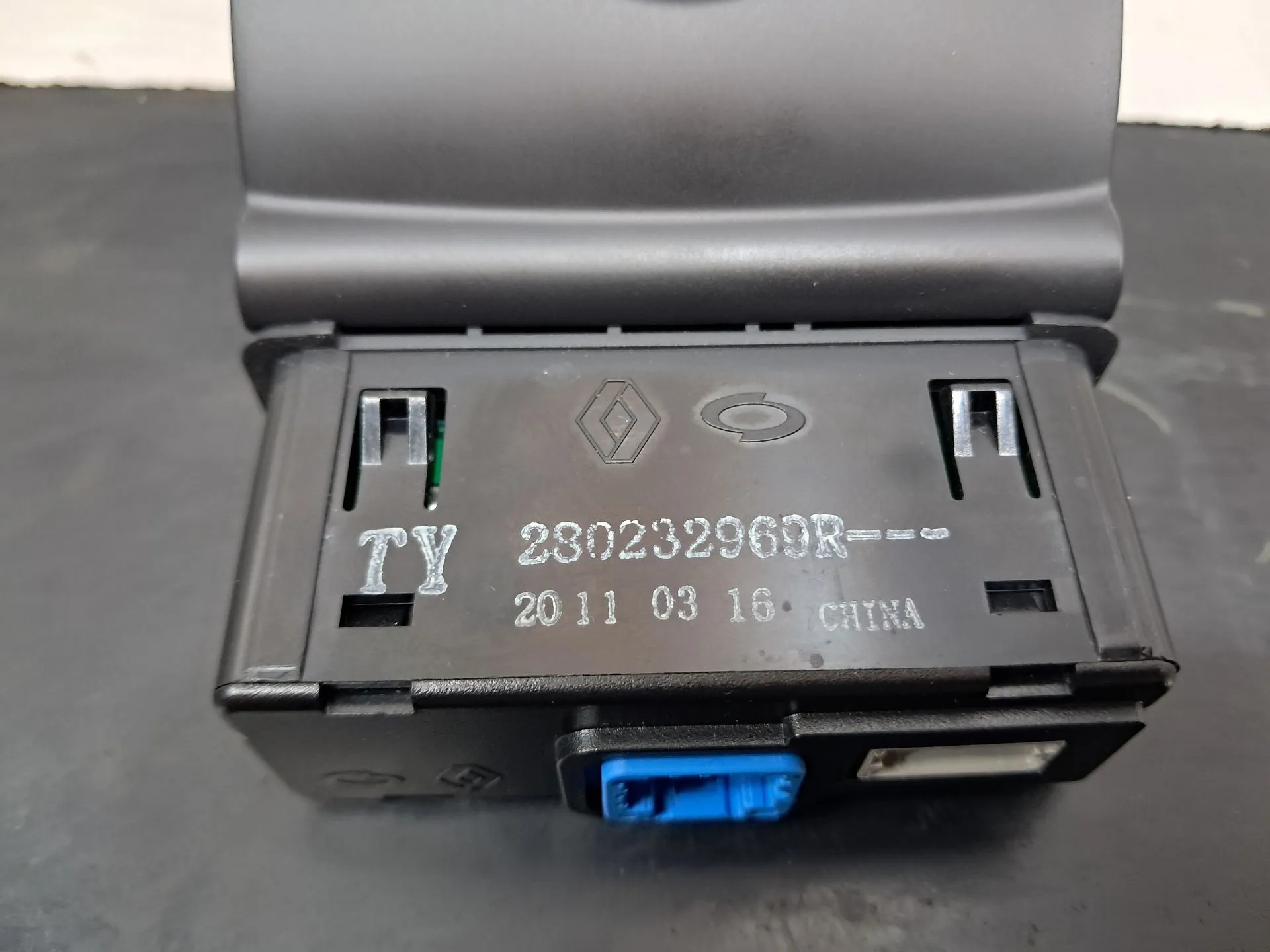 Módulo USB / AUX / IPOD RENAULT Kadjar (HA_, HL_) Imagem-3