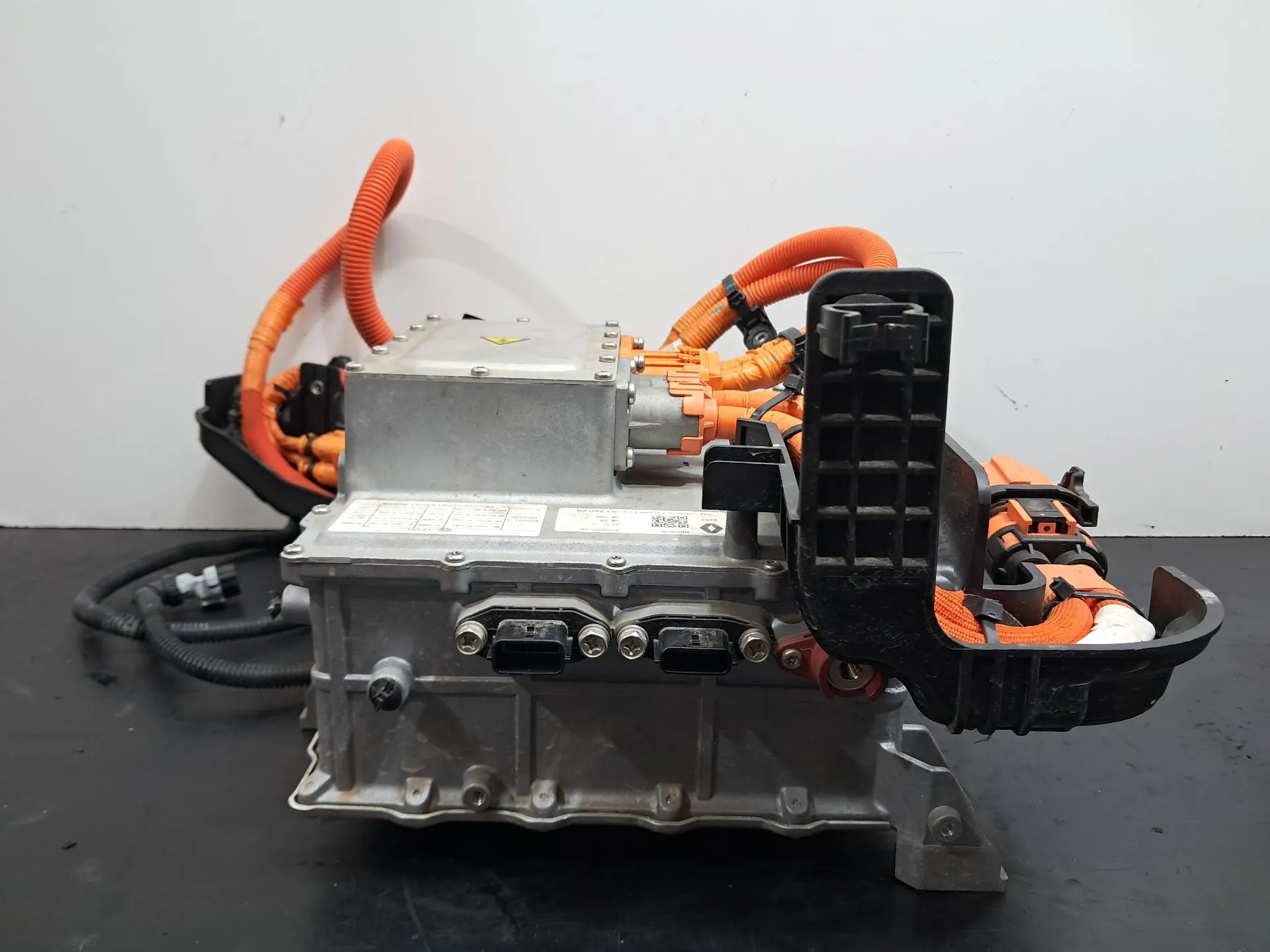 Conversor / inversor DACIA Spring Imagem-2