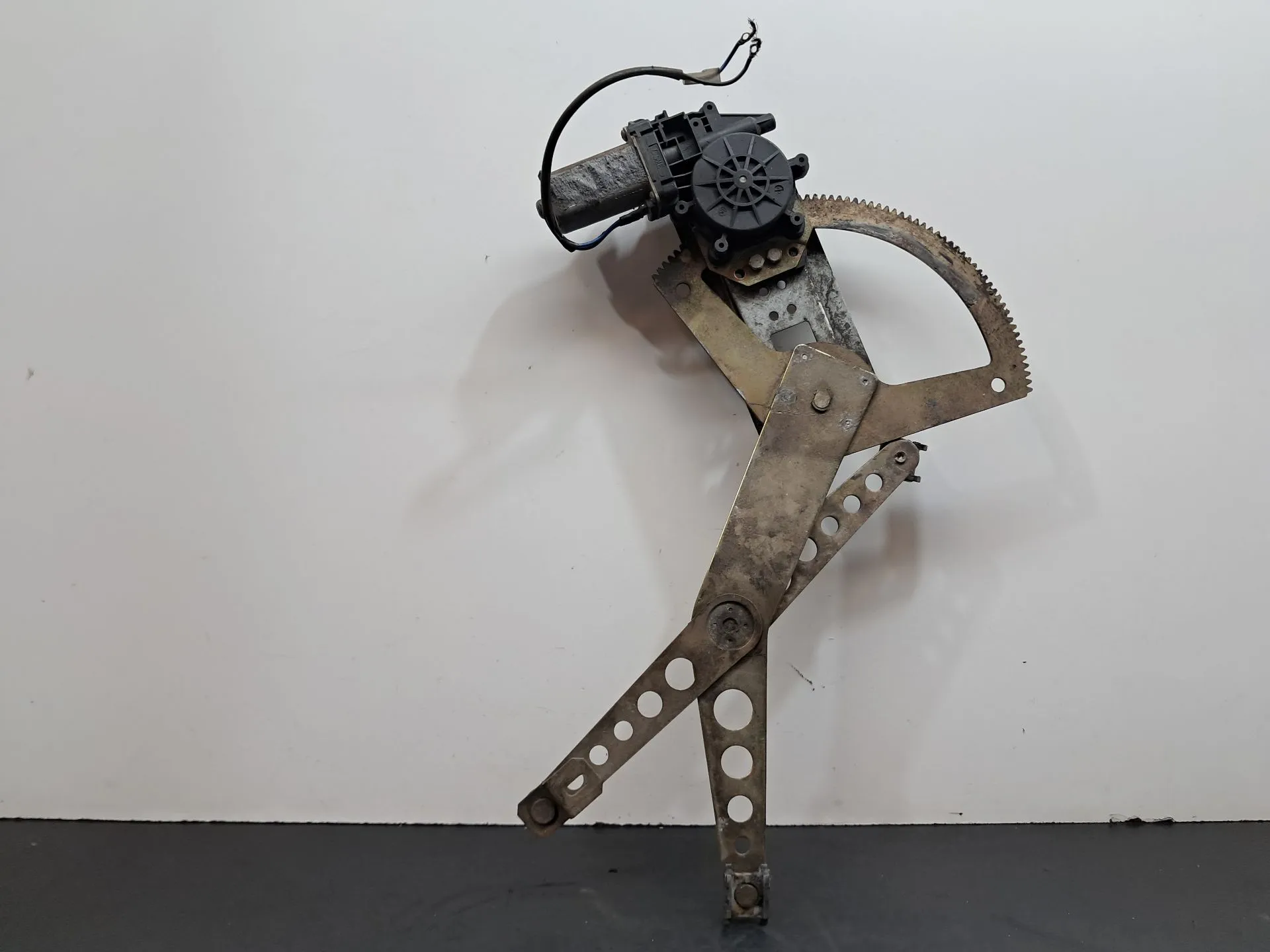 Left front window regulator MERCEDES-BENZ 190 (W201)