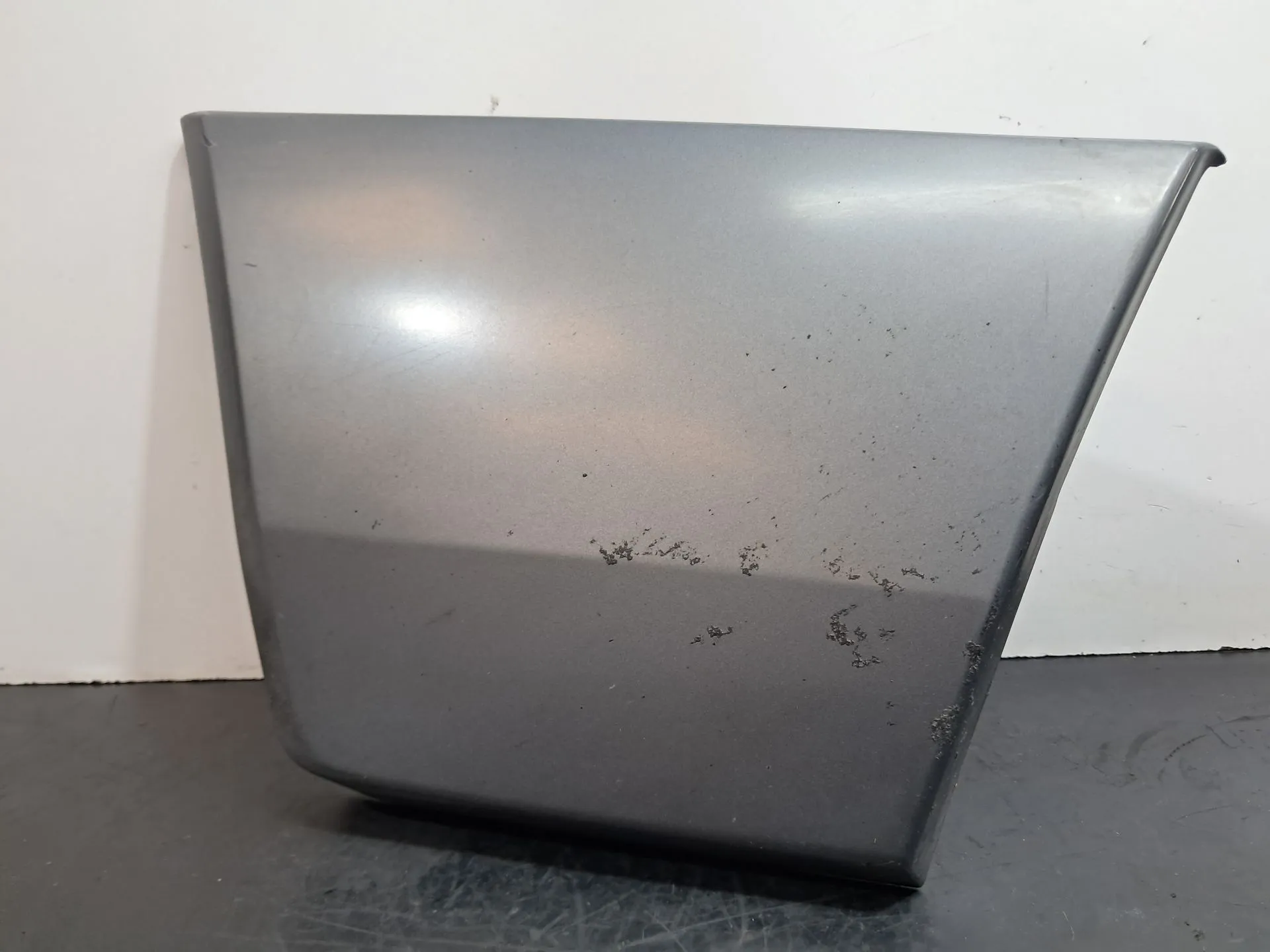 Friso pára-choques trás esquerdo MERCEDES-BENZ 190 (W201)