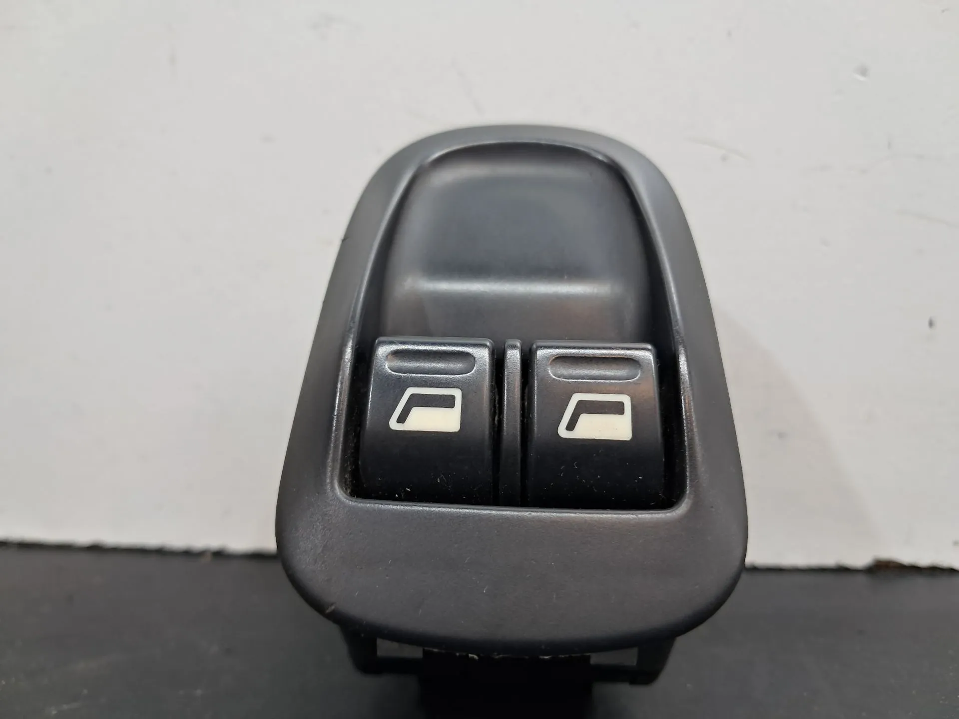 Mando / interruptor elevalunas delantero izquierdo PEUGEOT 206 (2A/C) Imagem-1