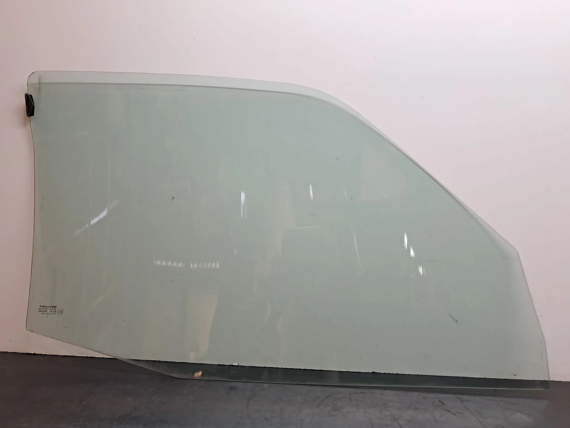 Left front door glass PEUGEOT 106 II (1A_, 1C_) Imagem-7