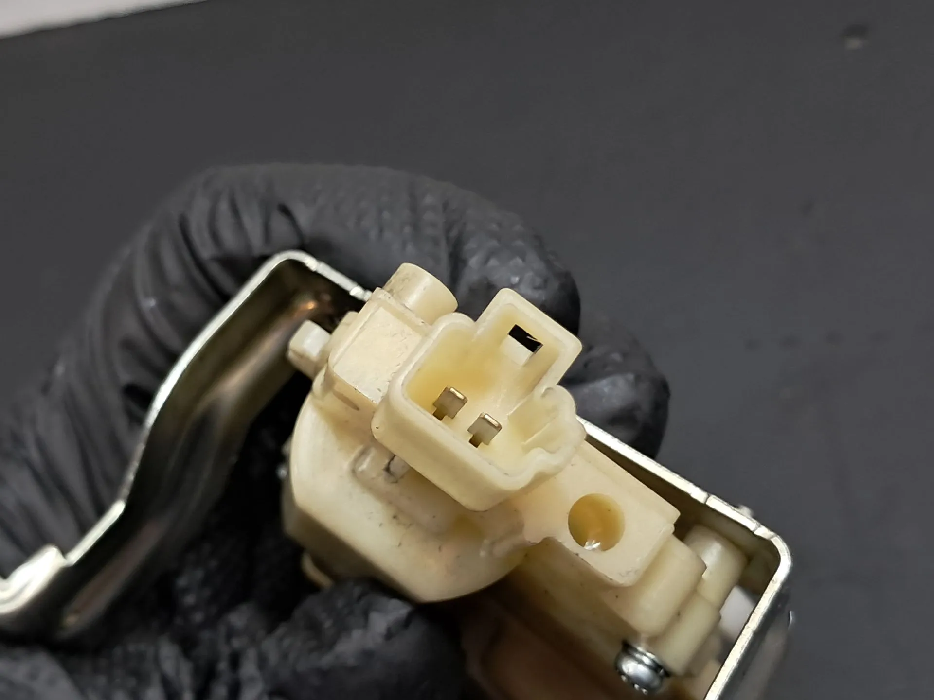Verrouillage de coffre TOYOTA Yaris (_P9_) Imagem-2