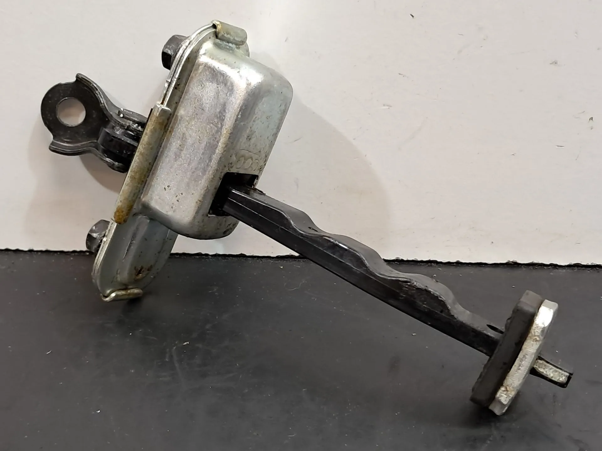 Esticador / limitador porta frente direito HYUNDAI i30 (GD)