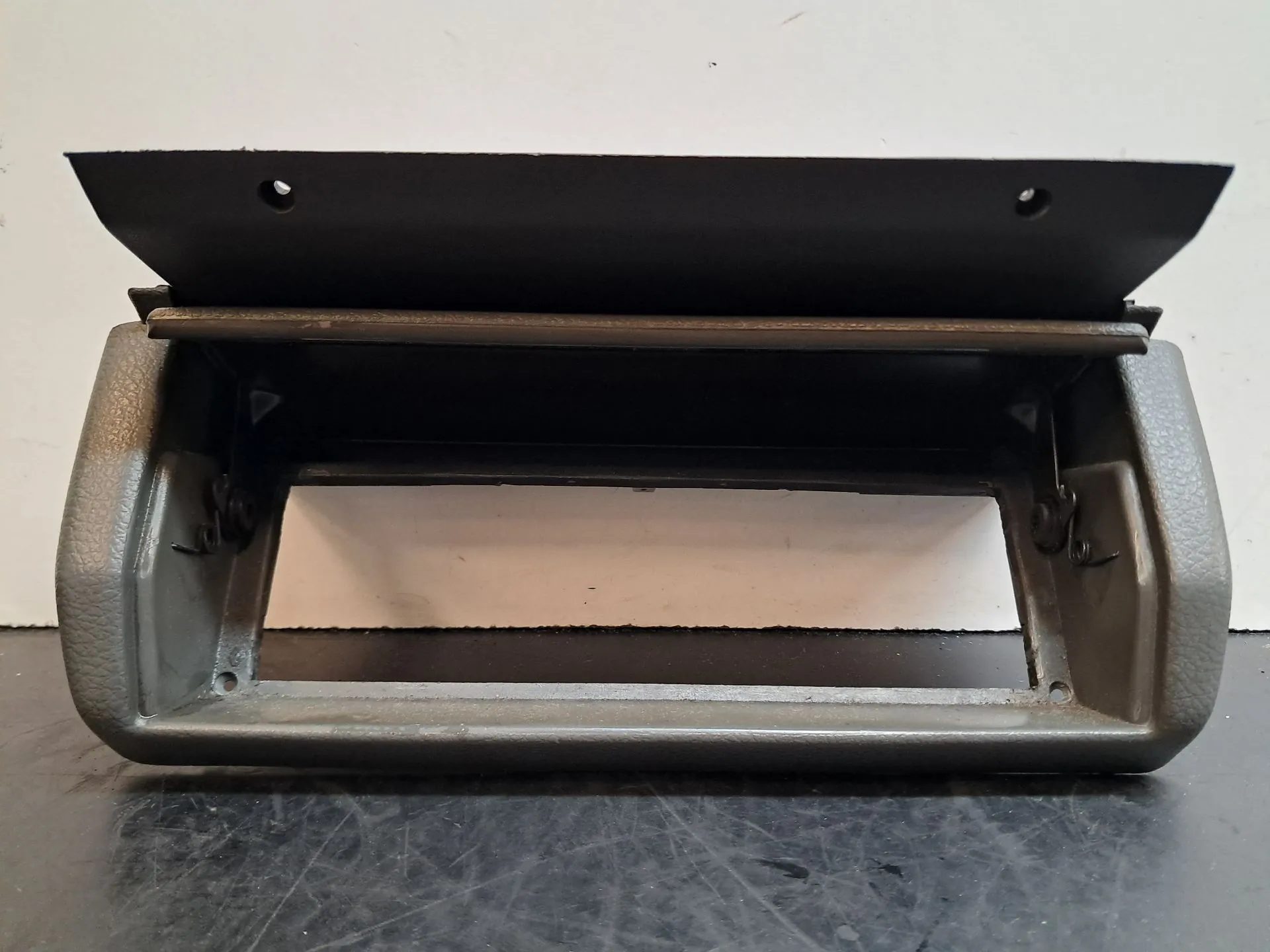 Moldura consola central / radio / aro RENAULT Clio I (B/C57_, 5/357_) Imagem-1