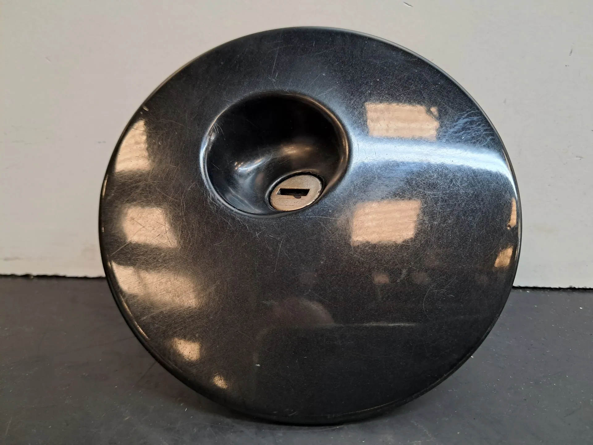 Bouchon/Volet De Trappe De Réservoir à Carburant  RENAULT Clio I (B/C57_, 5/357_) Imagem-1