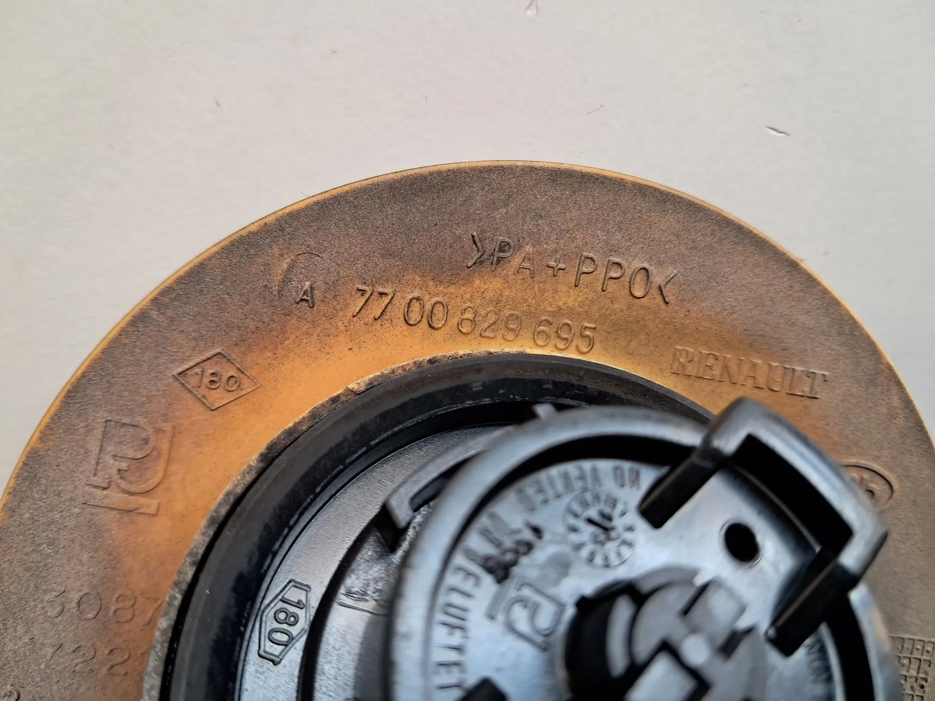 Bouchon/Volet De Trappe De Réservoir à Carburant  RENAULT Clio I (B/C57_, 5/357_) Imagem-3