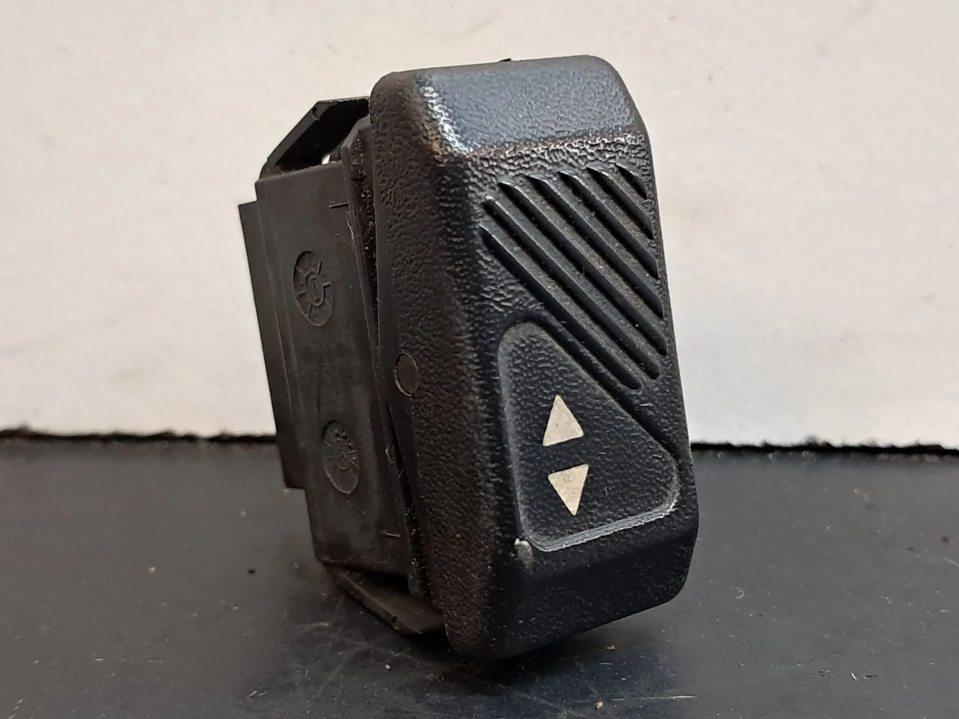 Comando / interruttore alzacristallo anteriore sinistro RENAULT Clio I (B/C57_, 5/357_)