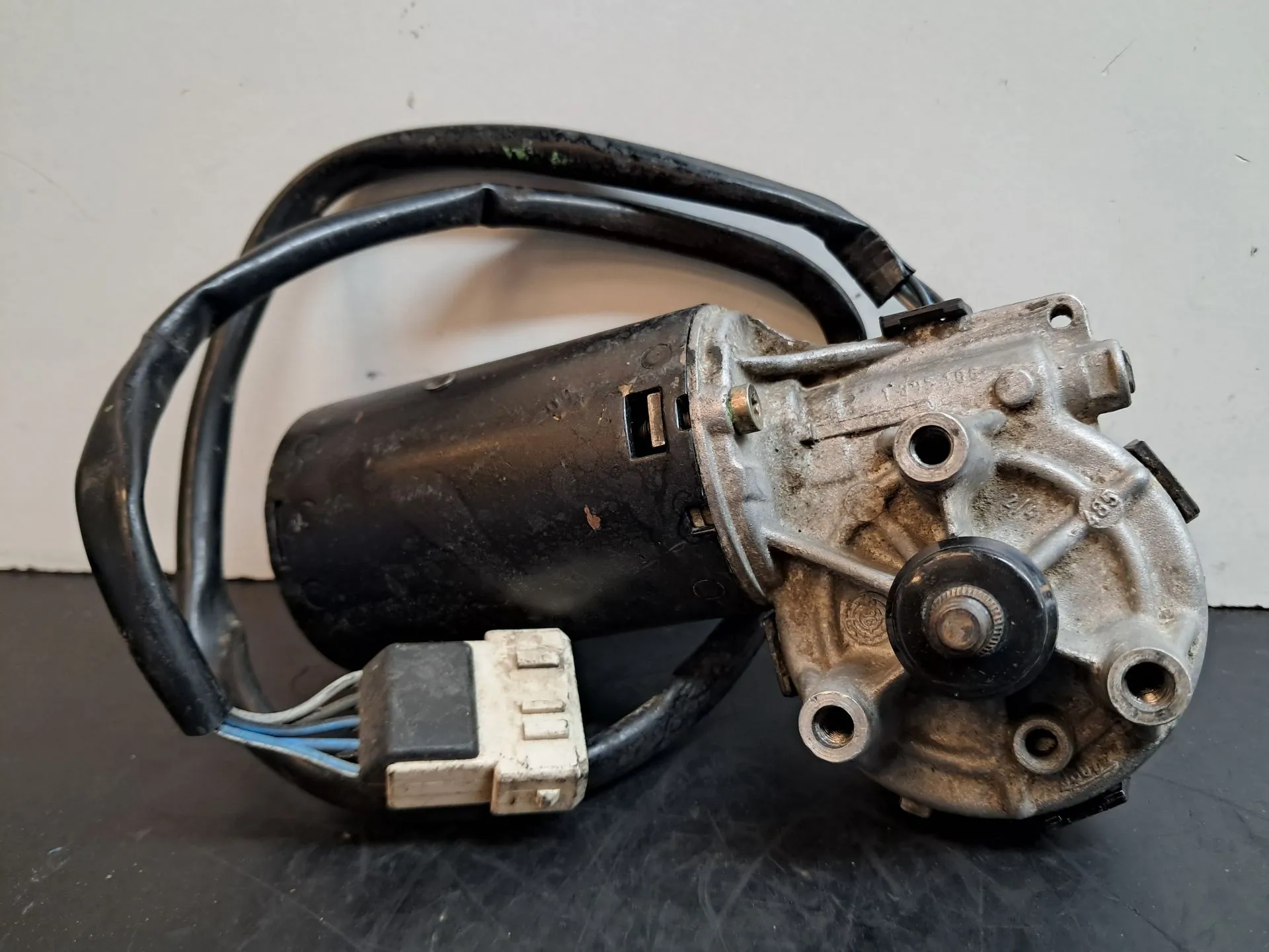 Motor limpa vidros frente VOLKSWAGEN Passat (3A2, 35I)