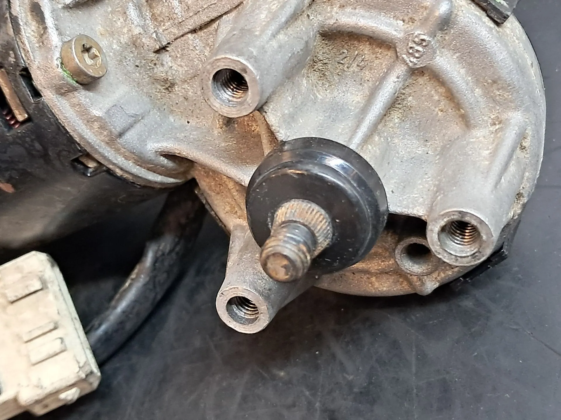 Motore tergicristallo anteriore VOLKSWAGEN Passat (3A2, 35I) Imagem-1