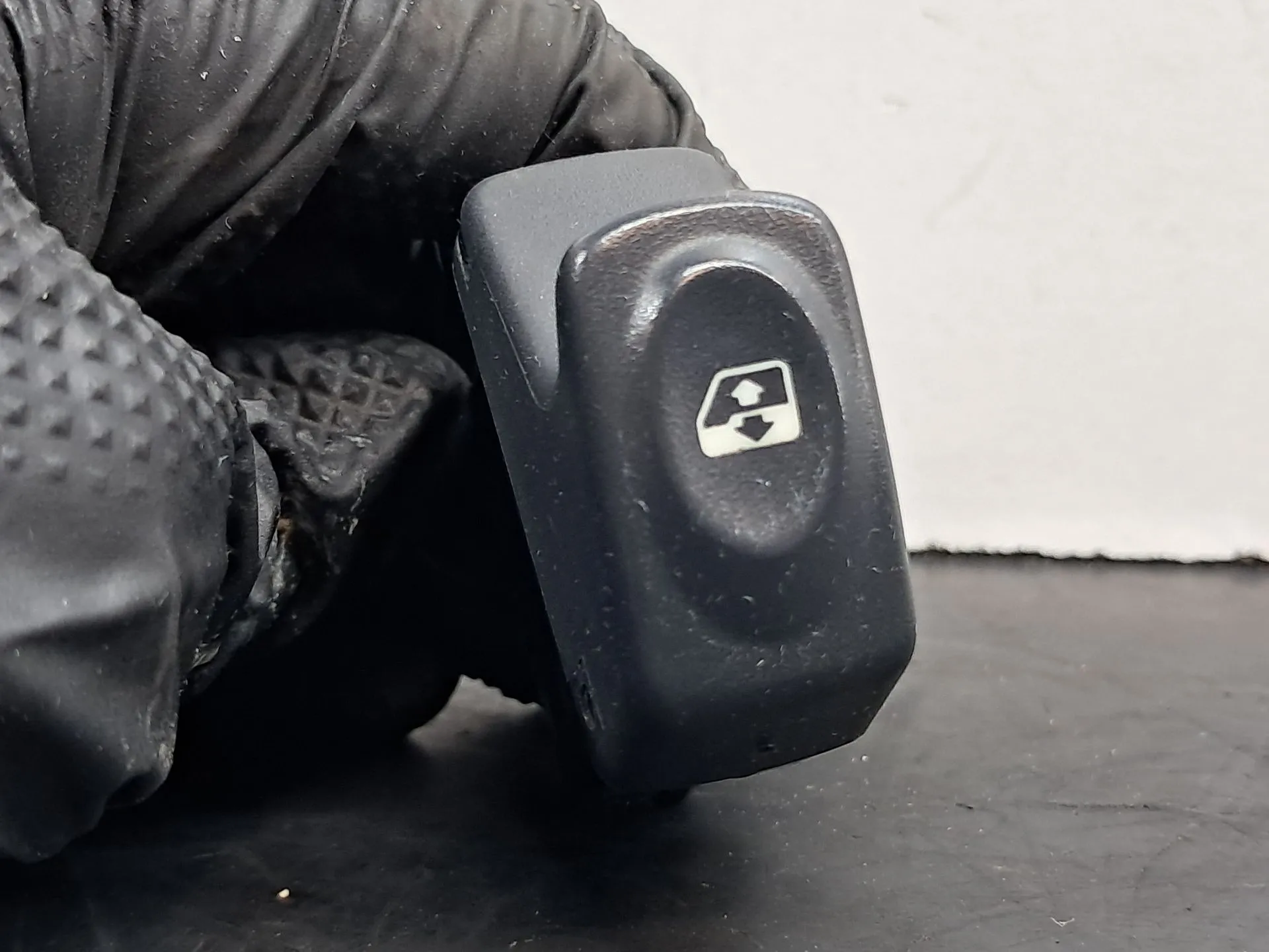 Commande / interrupteur lève-vitre Arrière Droite RENAULT Clio II (BB0/1/2_, CB0/1/2_) Imagem-1