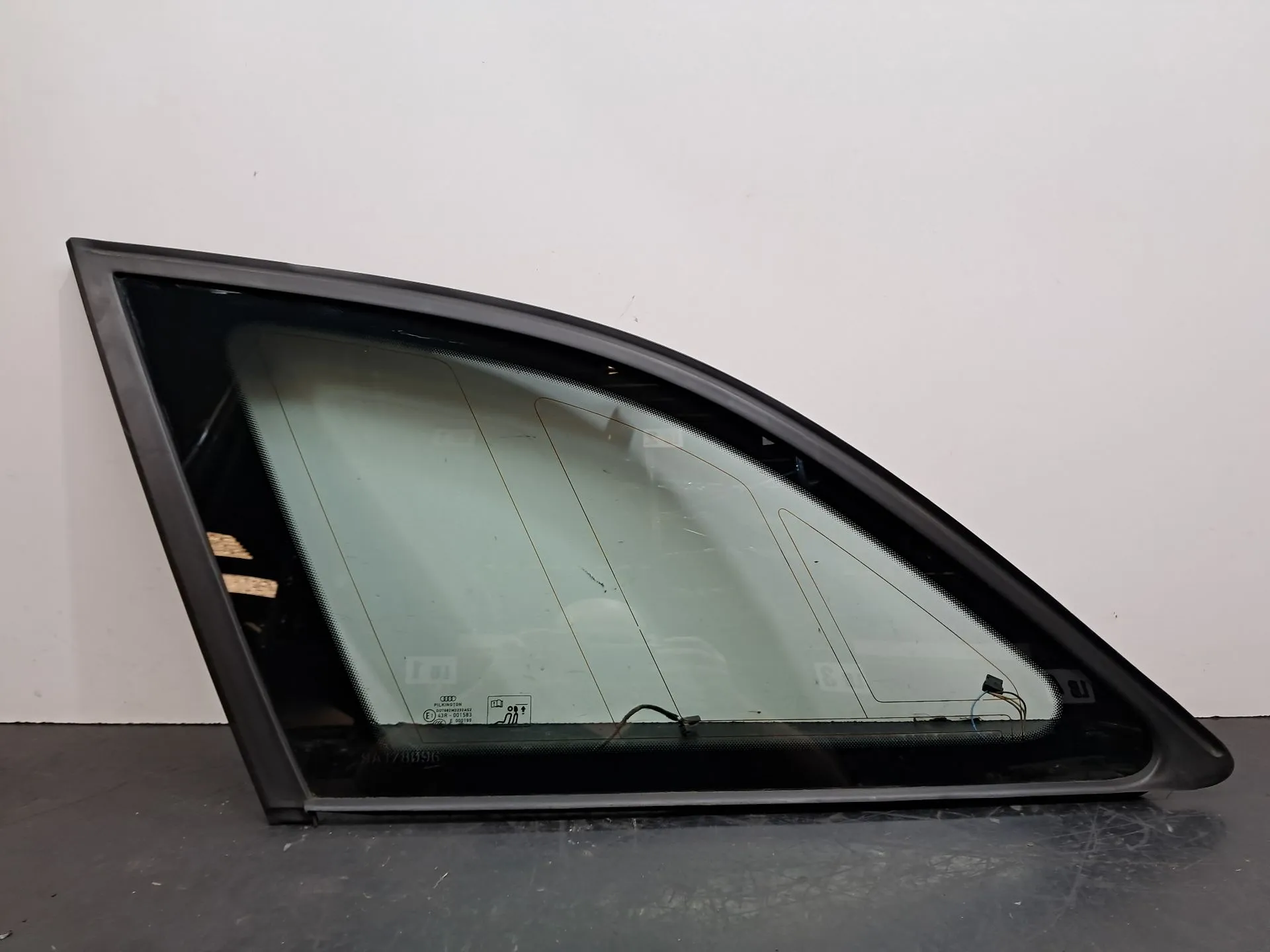Left rear quarter glass AUDI A4 Avant (8K5, B8)