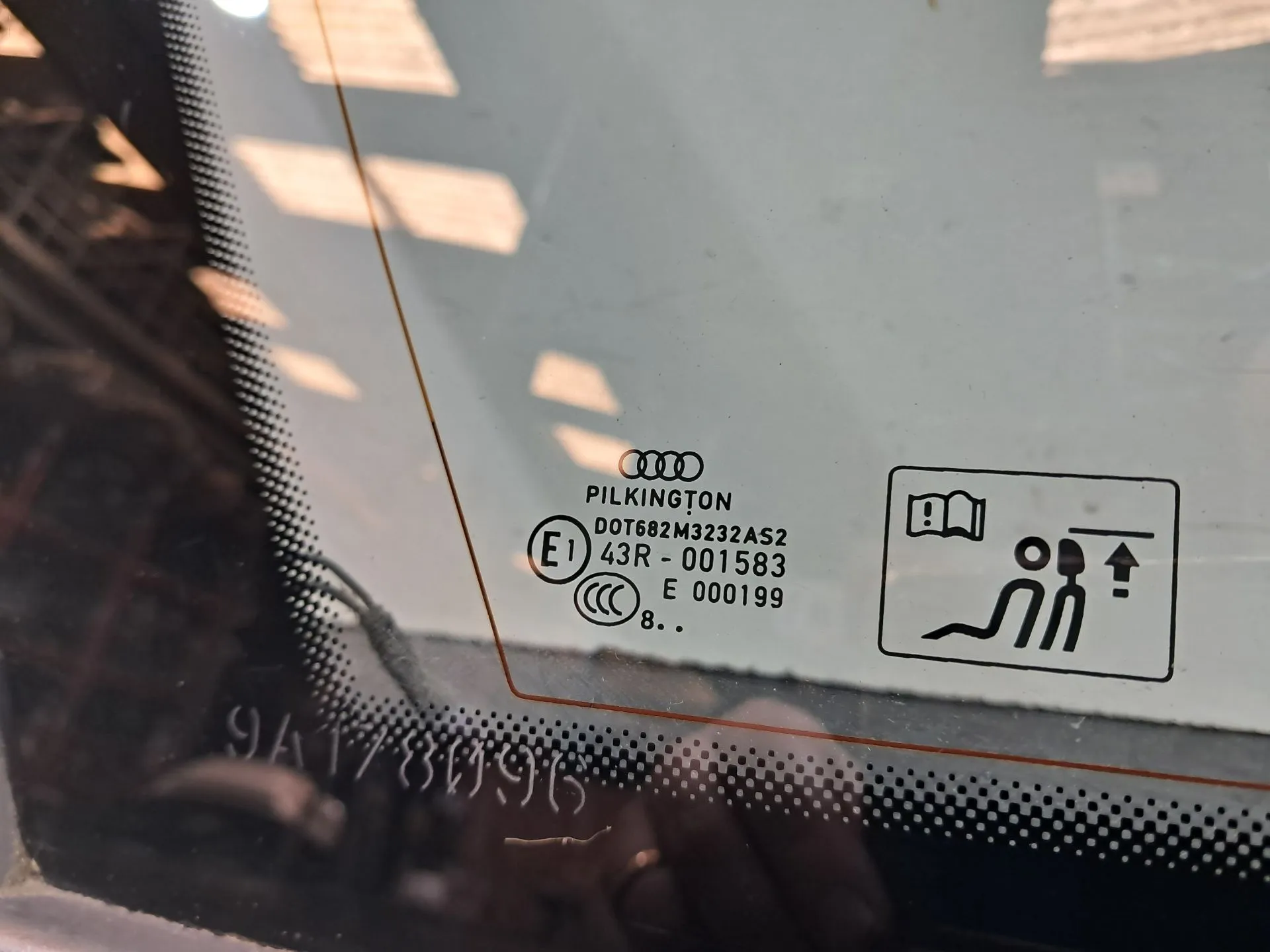 Vetro del pannello posteriore sinistro AUDI A4 Avant (8K5, B8) Imagem-1