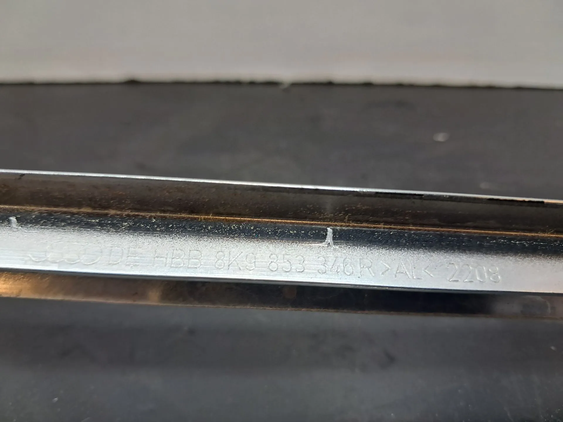 Friso painel direito AUDI A4 Avant (8K5, B8) Imagem-4