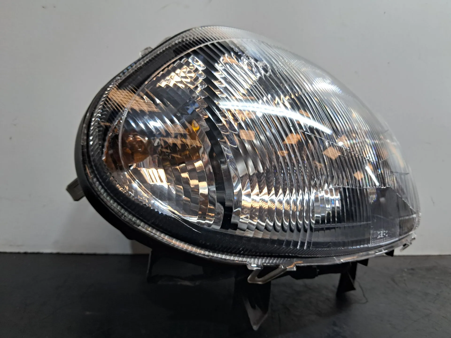 Ótica / farol direita RENAULT Clio II (BB0/1/2_, CB0/1/2_) Imagem-1