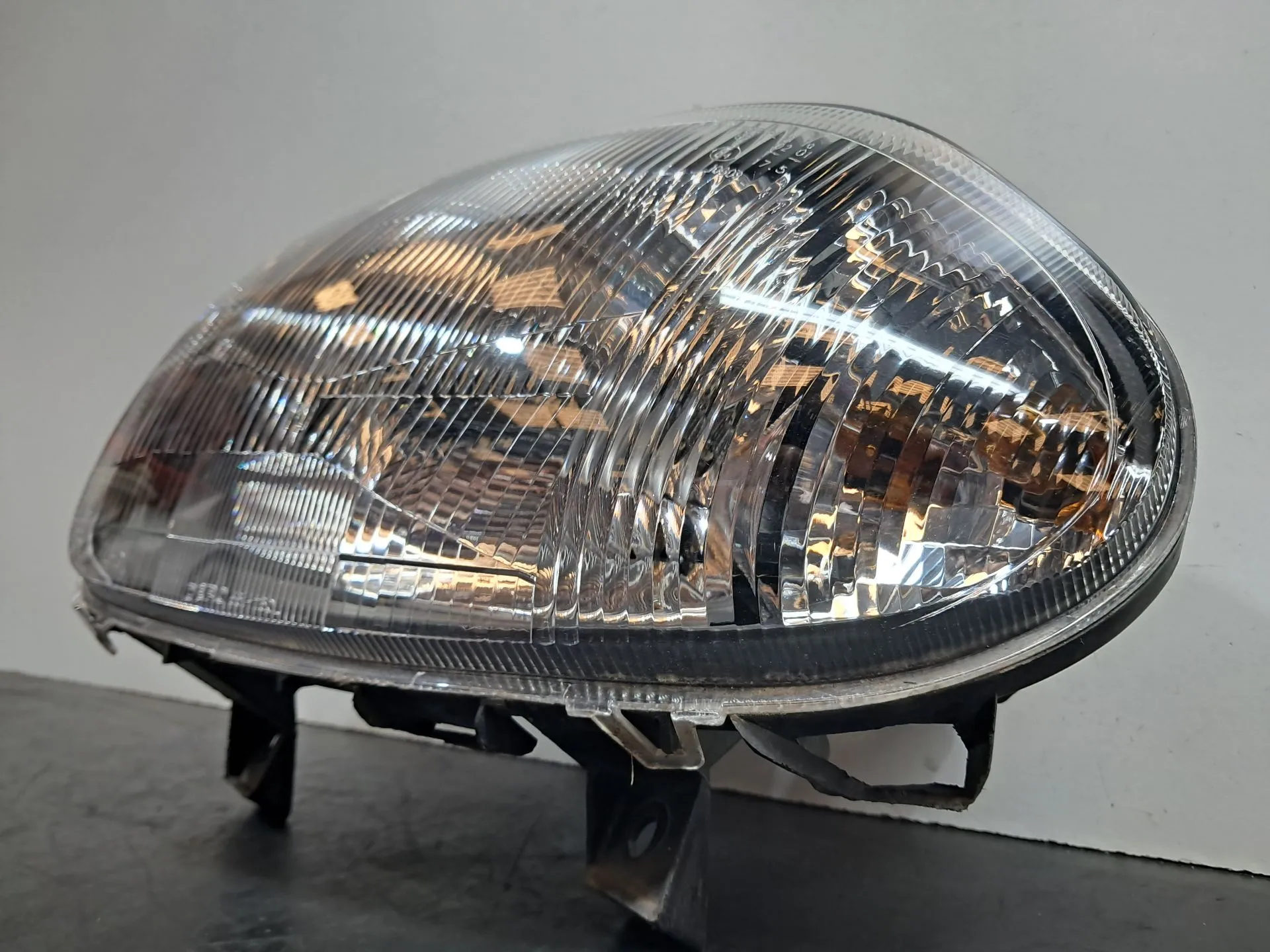 Óptica / faro Izquierdo RENAULT Clio II (BB0/1/2_, CB0/1/2_) Imagem-1