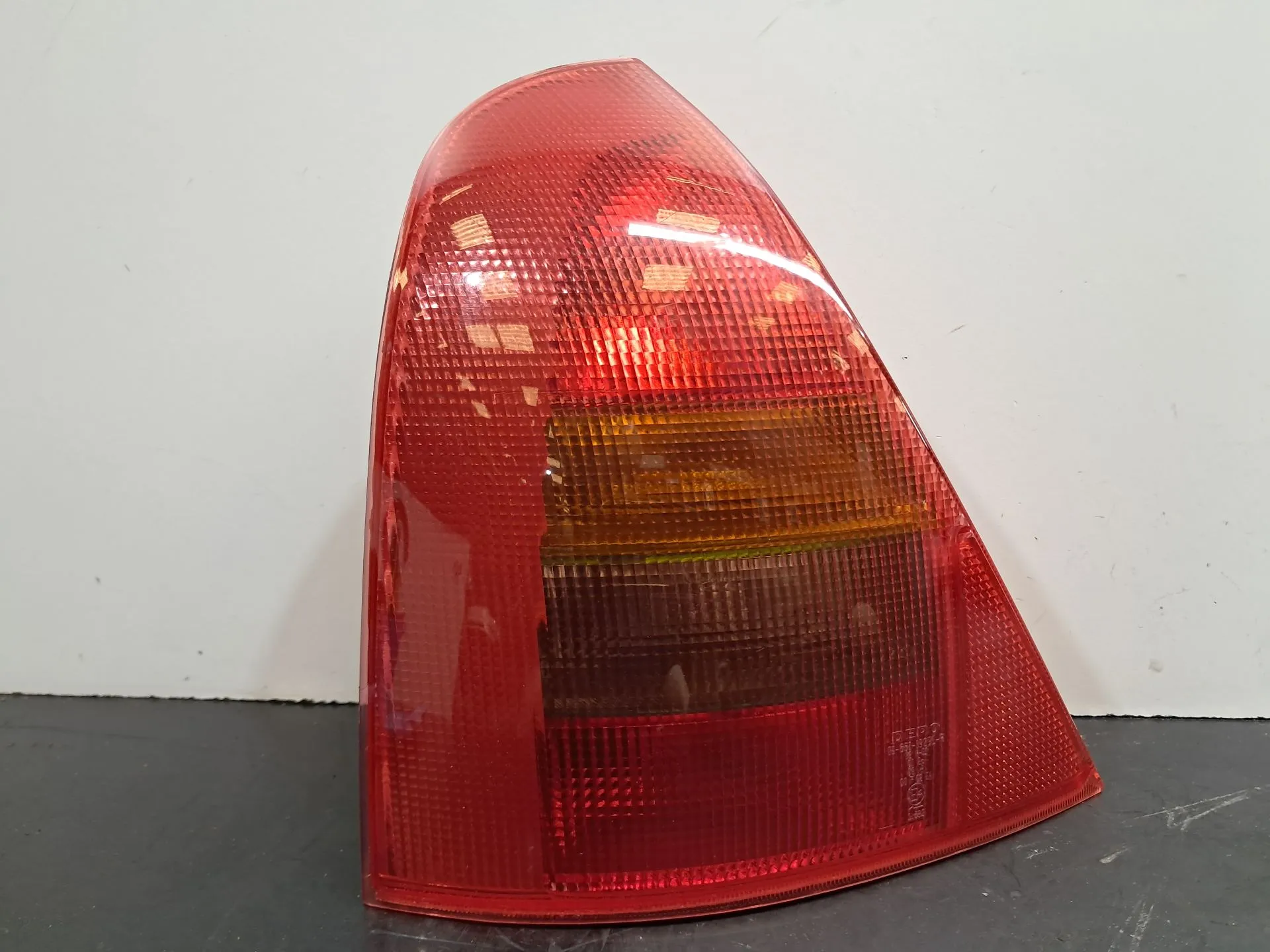 Feu de coffre Gauche RENAULT Clio II (BB0/1/2_, CB0/1/2_)