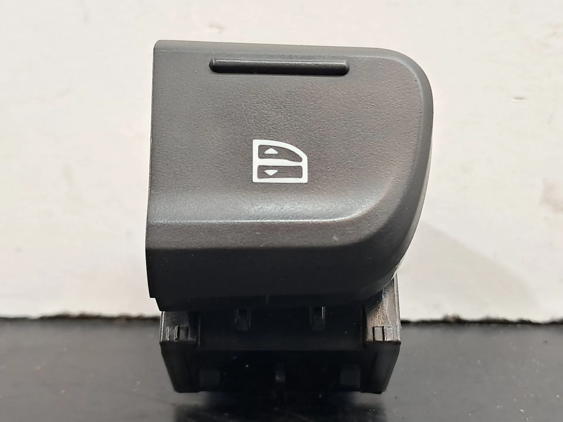 Comando / botão / interruptor vidros frente direito DACIA Spring Imagem-1