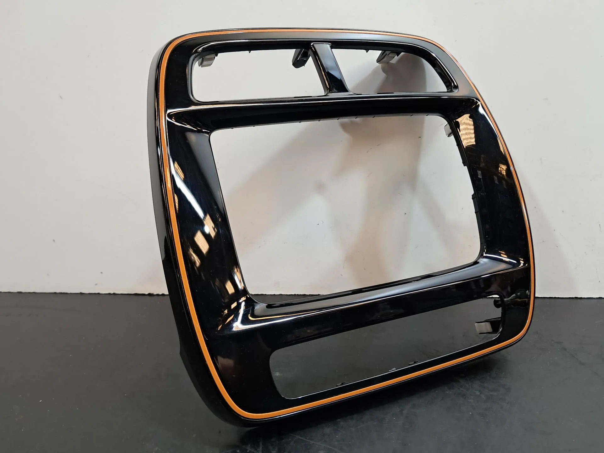 Moldura da consola central / rádio / aro DACIA Spring