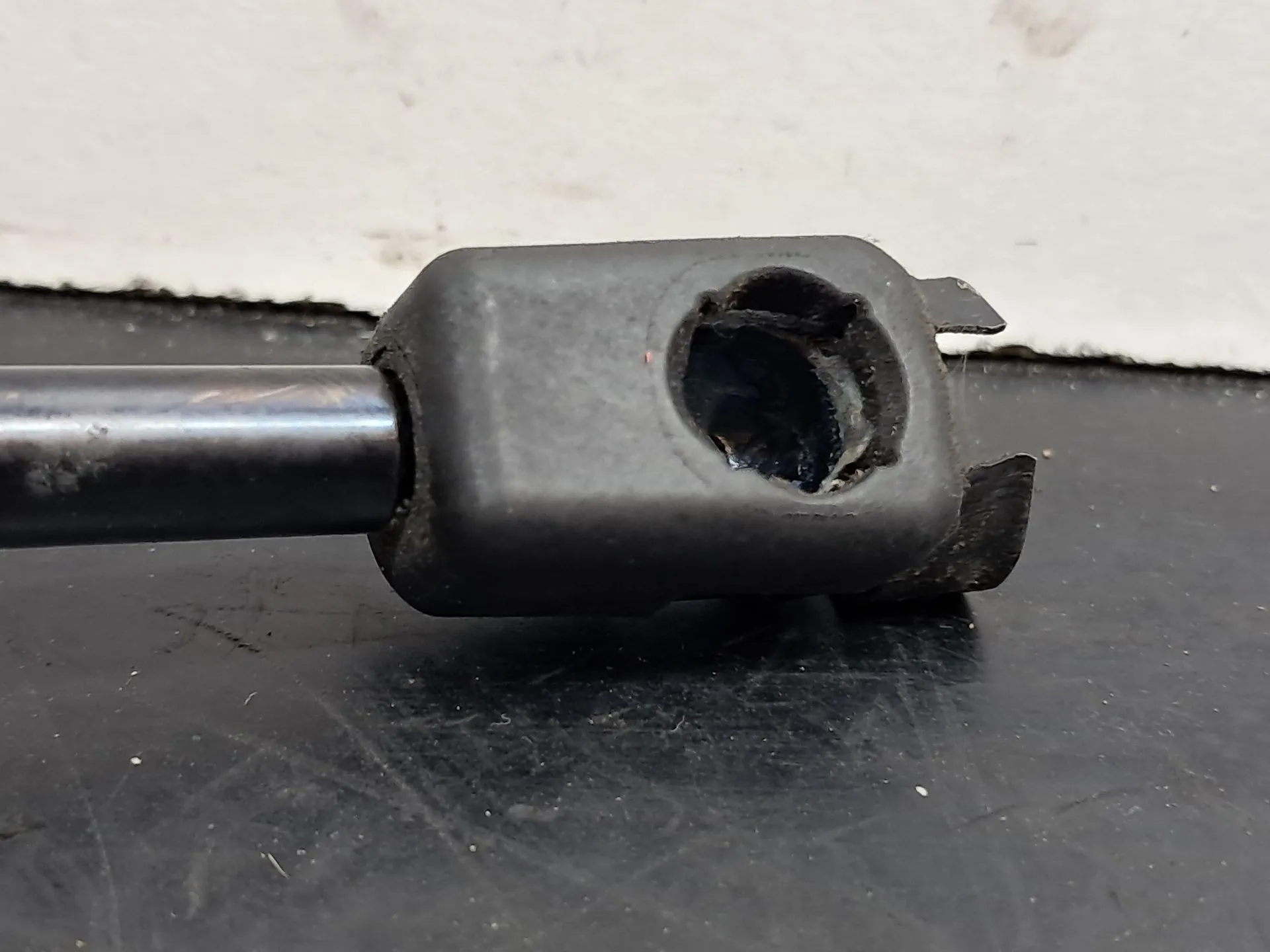 Trunk Shock Absorber DACIA Spring Imagem-2