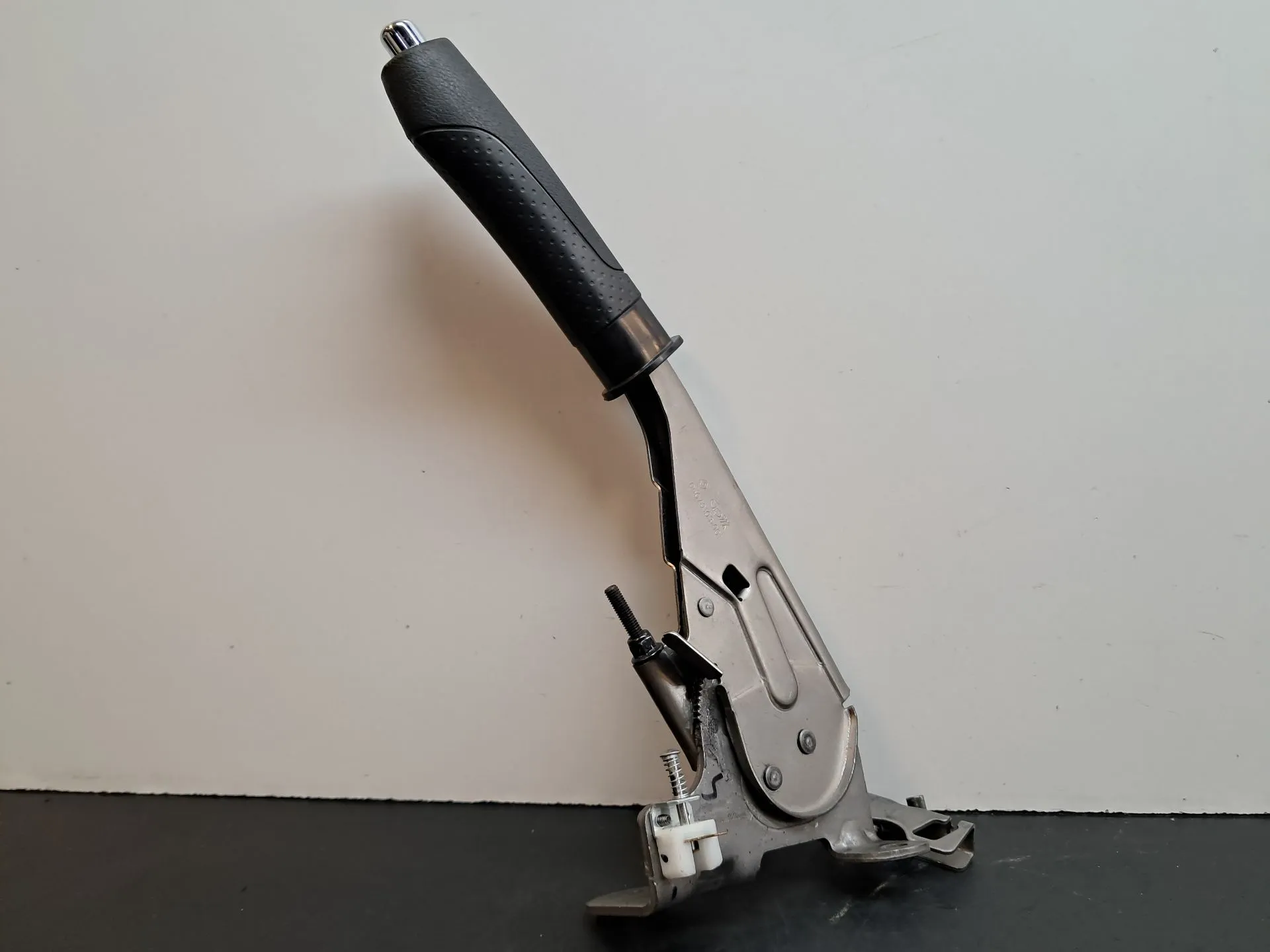Hand brake / parking brake DACIA Spring