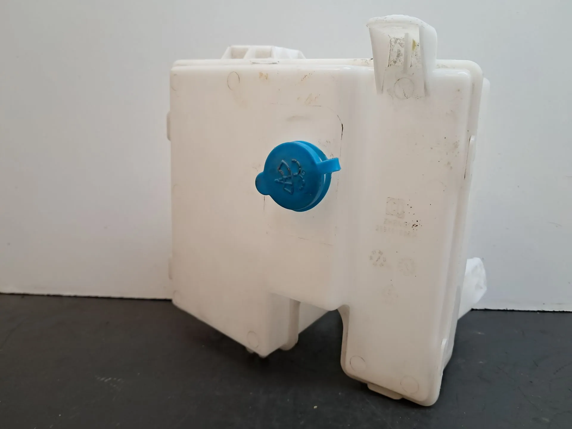 Windshield washer tank DACIA Spring