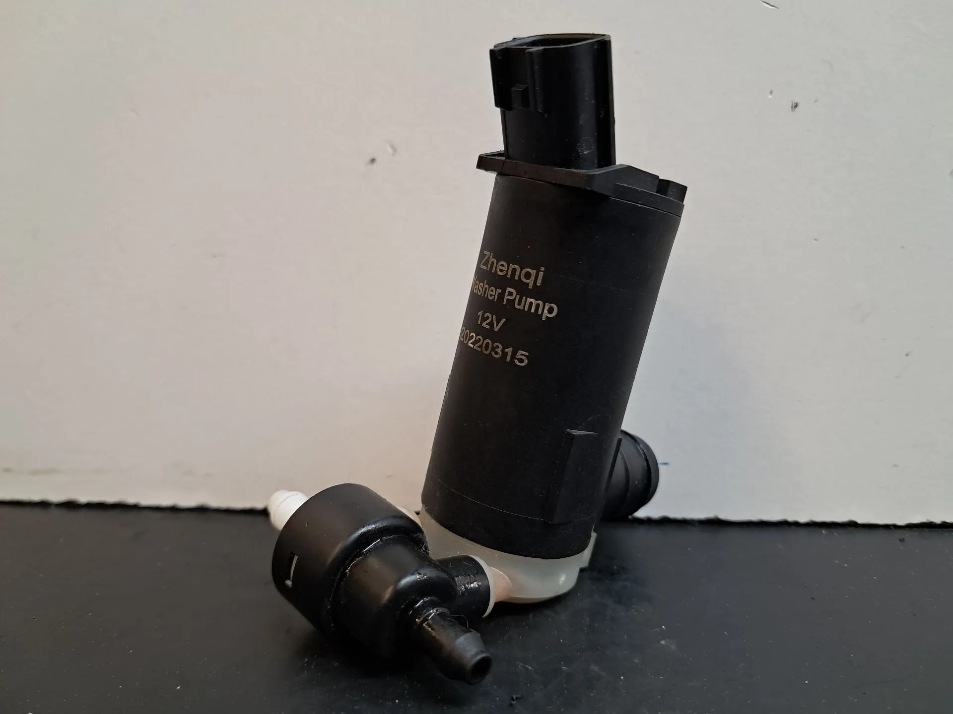Windscreen/windshield washer pump  DACIA Spring
