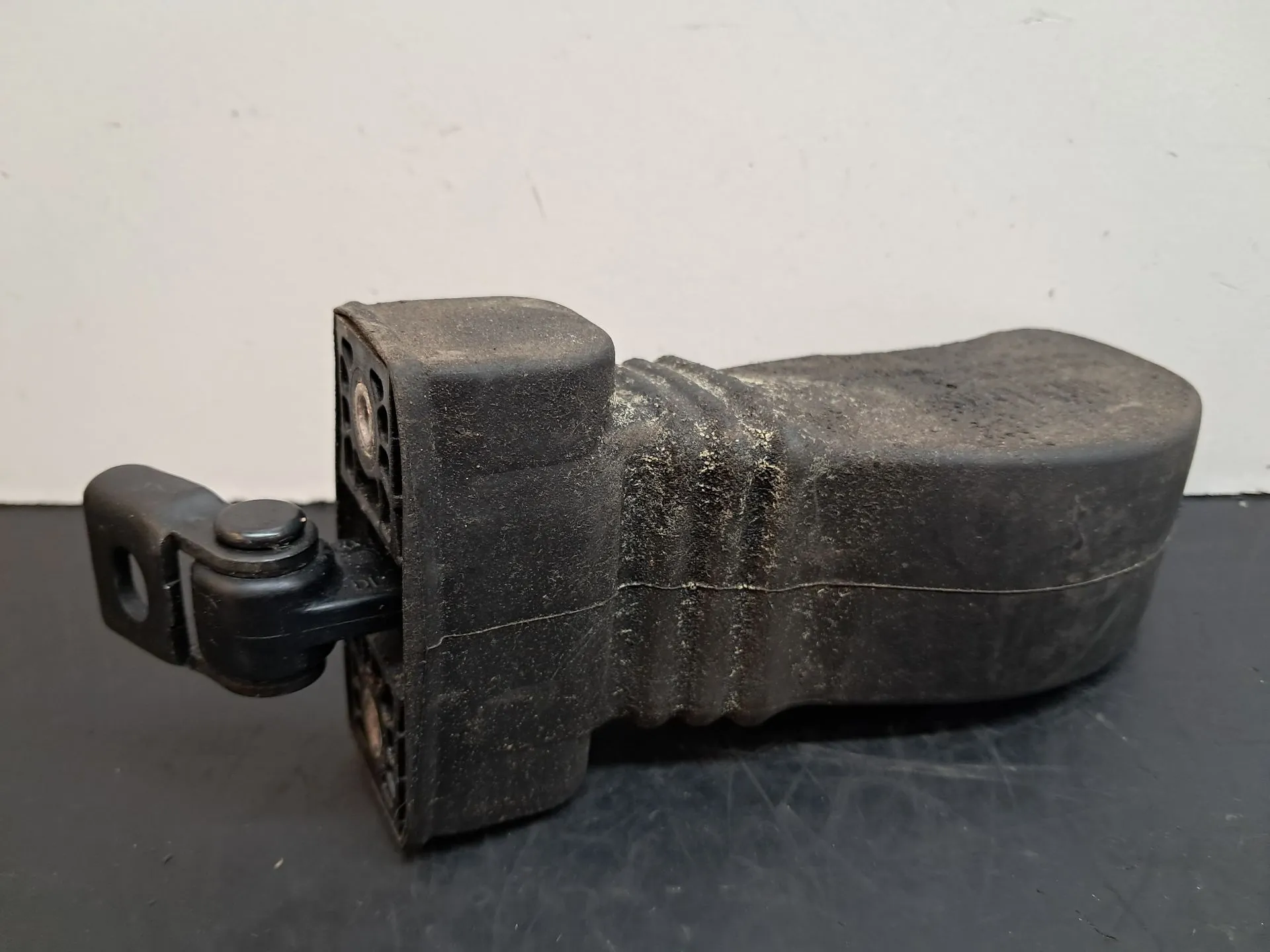 Esticador / limitador porta trás esquerdo AUDI Q5 (8R)