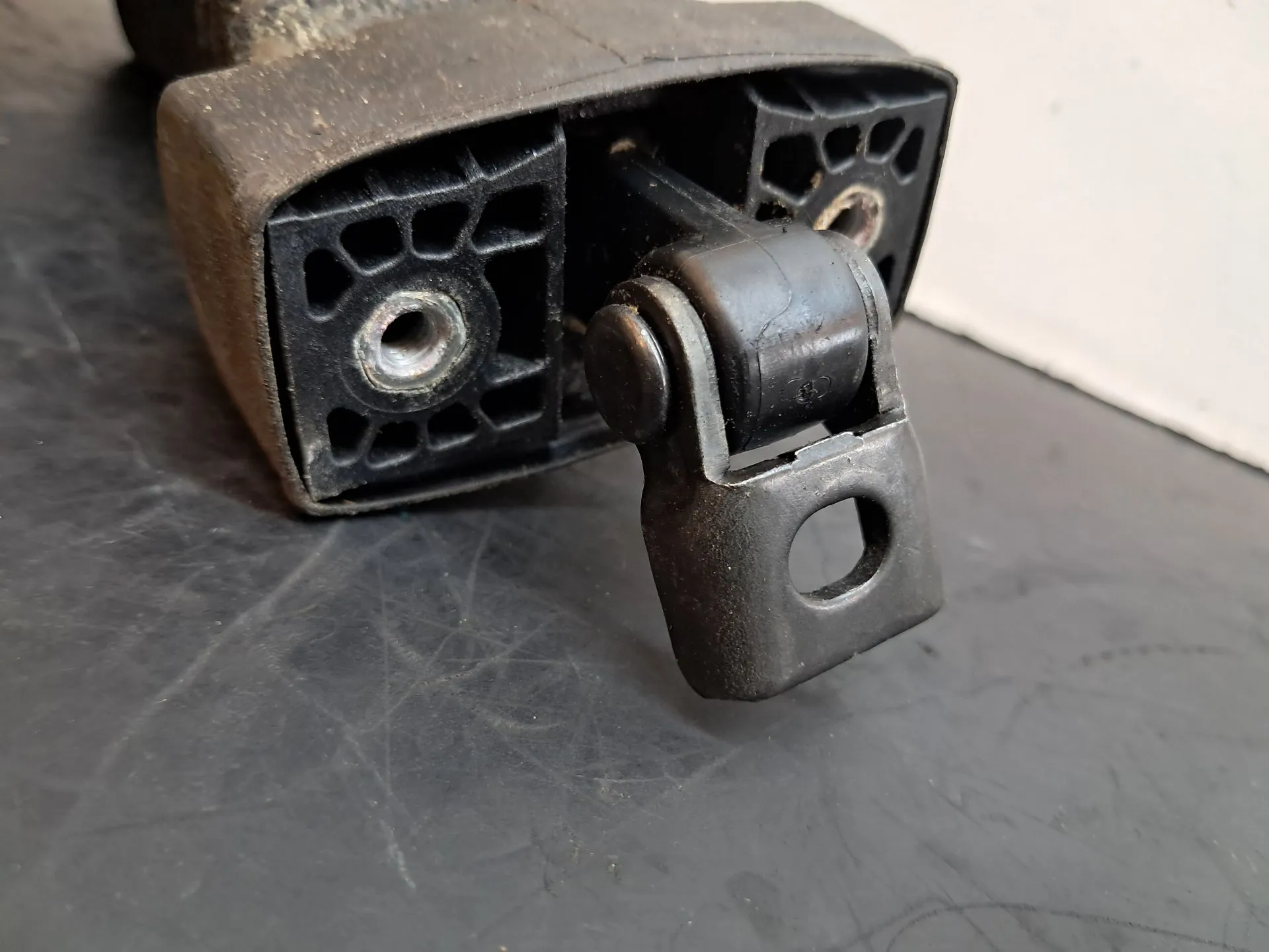 Left rear Door limiter AUDI Q5 (8R) Imagem-2
