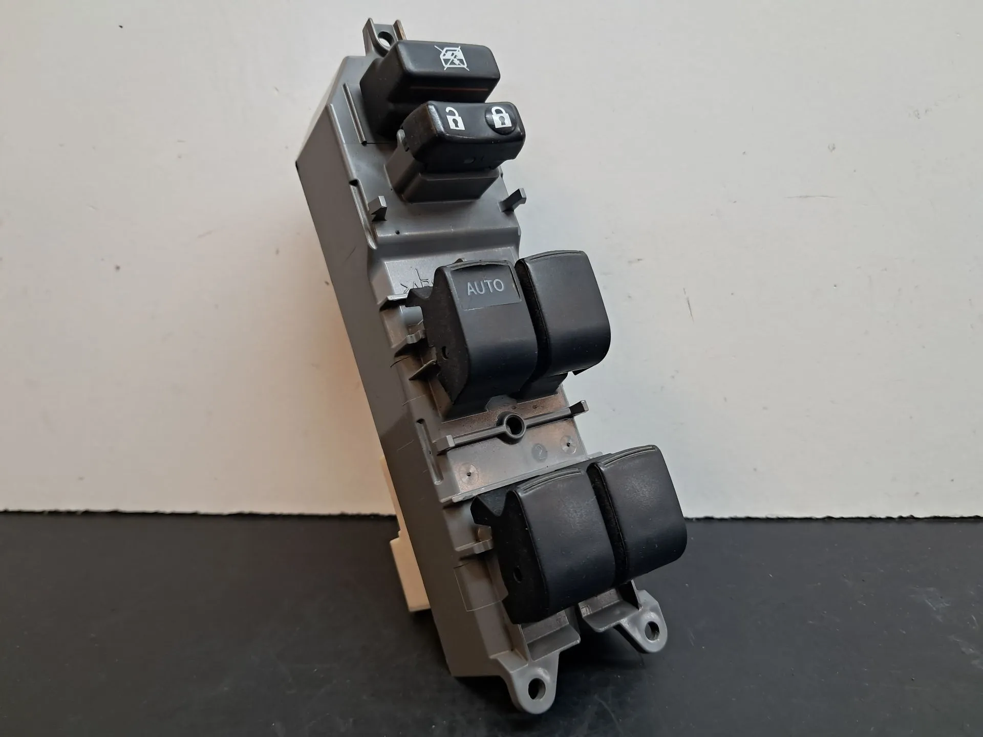 Mando / interruptor elevalunas delantero izquierdo TOYOTA Yaris (_P13_)