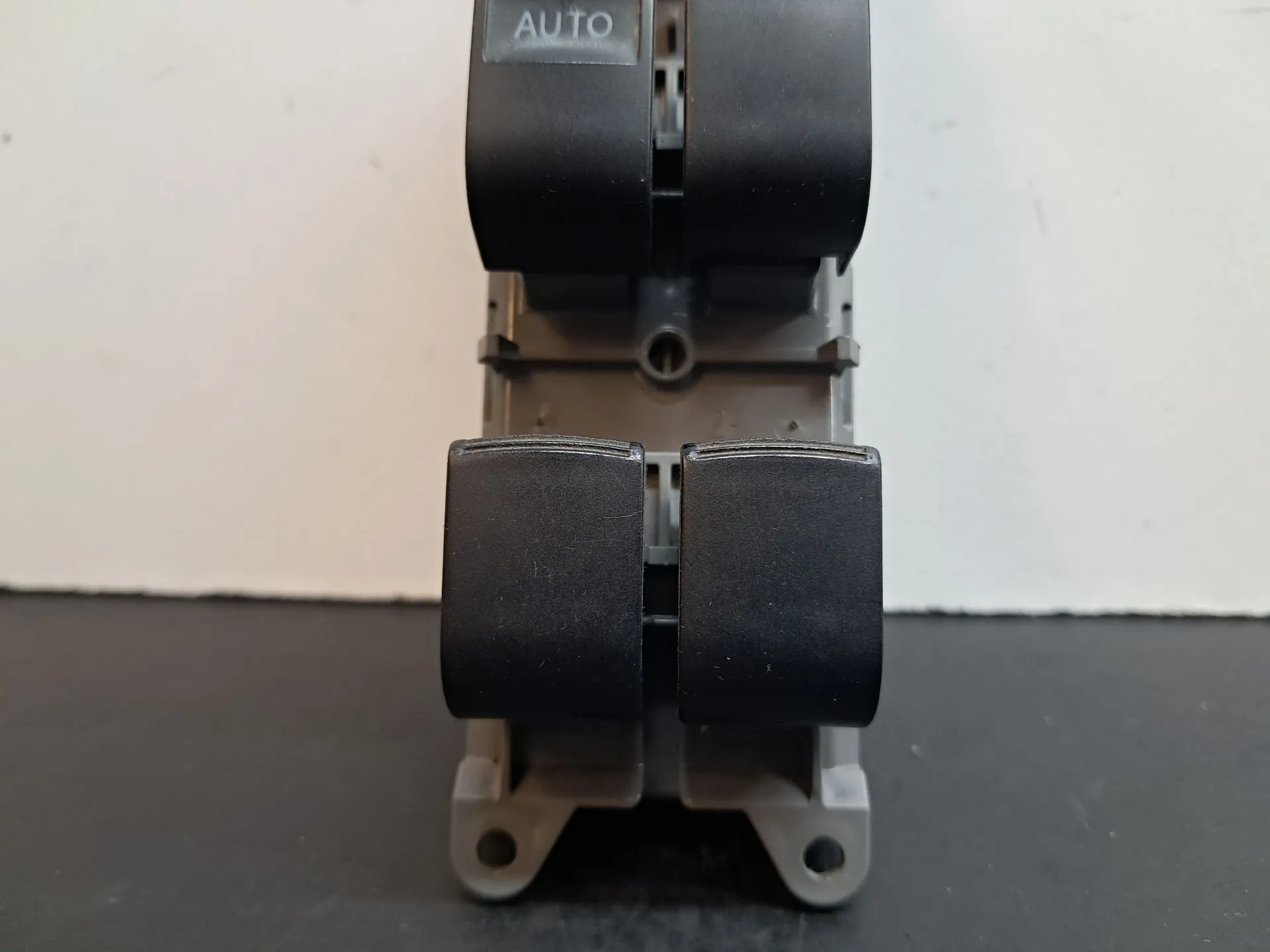 Mando / interruptor elevalunas delantero izquierdo TOYOTA Yaris (_P13_) Imagem-1