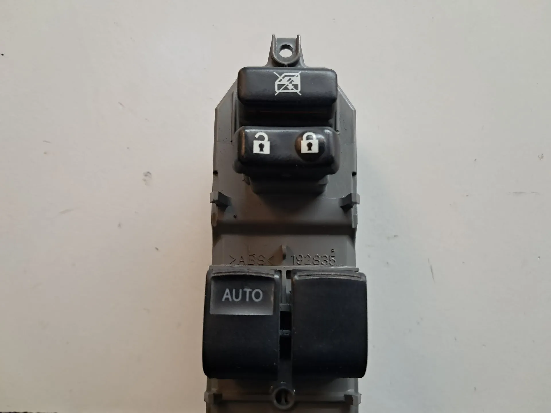 Mando / interruptor elevalunas delantero izquierdo TOYOTA Yaris (_P13_) Imagem-2