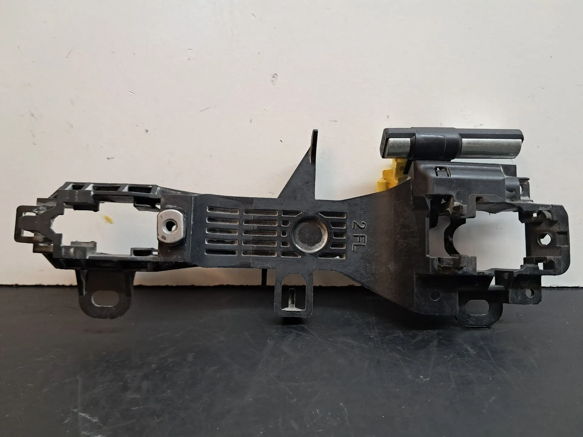 Soporte Manija puerta Delantera Izquierda TOYOTA Yaris (_P13_)