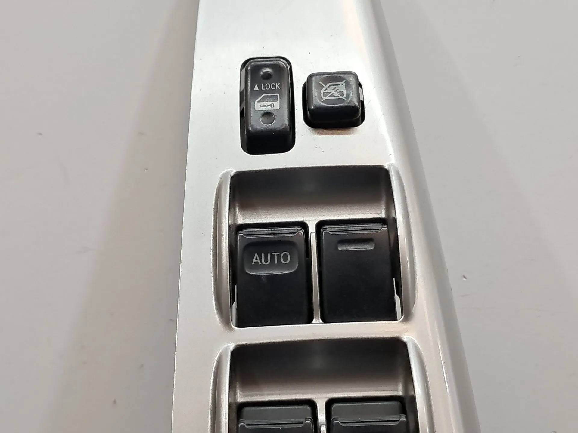 Mando / interruptor elevalunas delantero izquierdo TOYOTA Hilux VII Pick Up (_N1_, _N2_, _N3_) Imagem-2