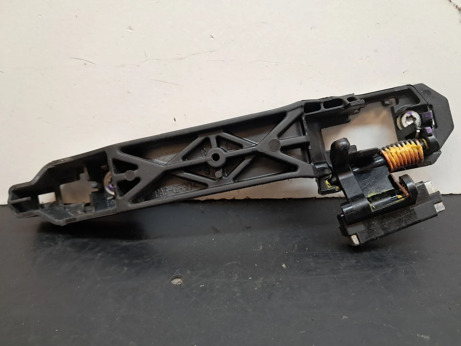 Soporte Manija puerta Trasera Izquierda TOYOTA Yaris (_P9_) Imagem-1