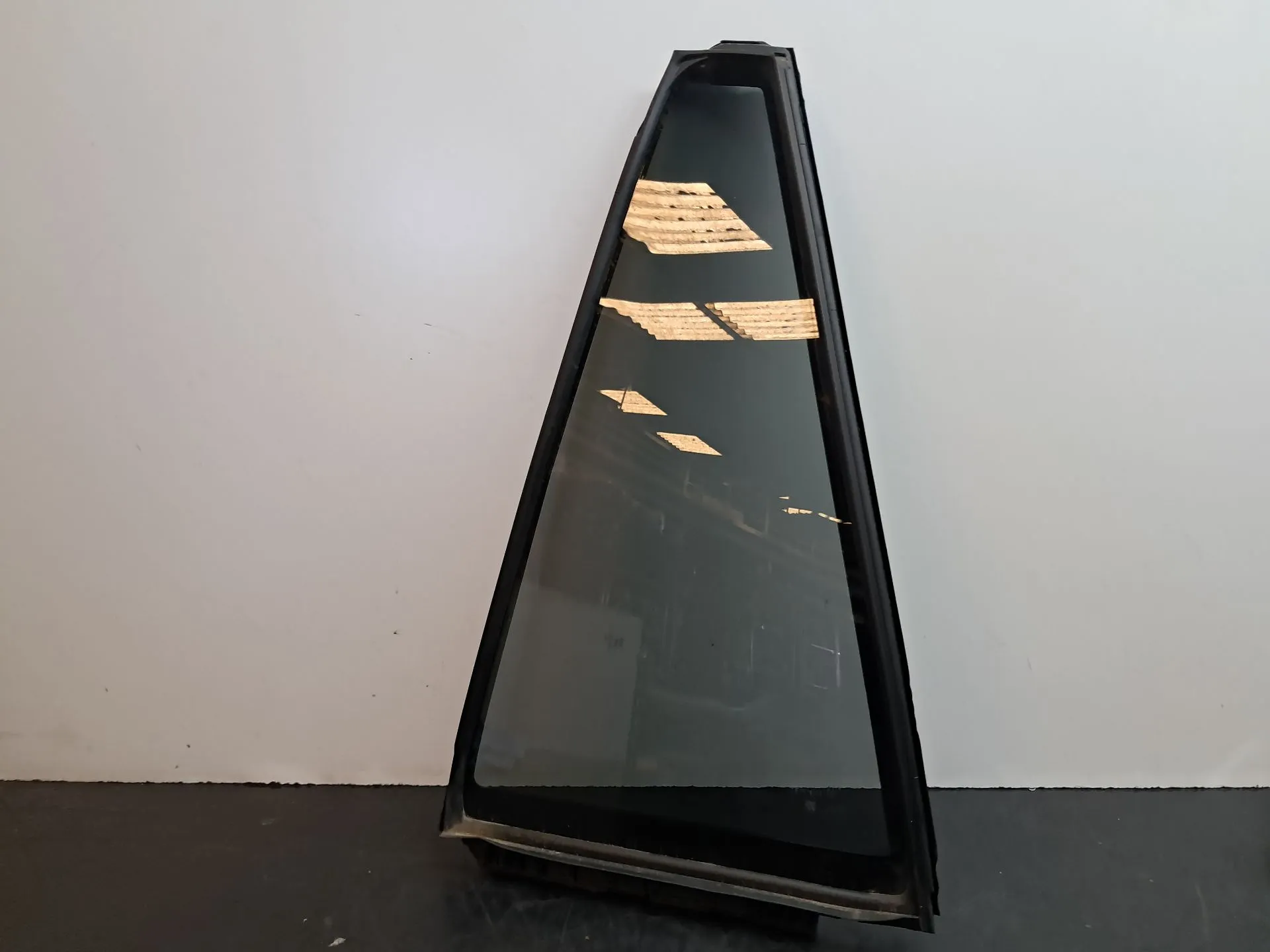 Vidrio triangular puerta Trasero Izquierdo TOYOTA RAV4 V (_A5_, _H5_)