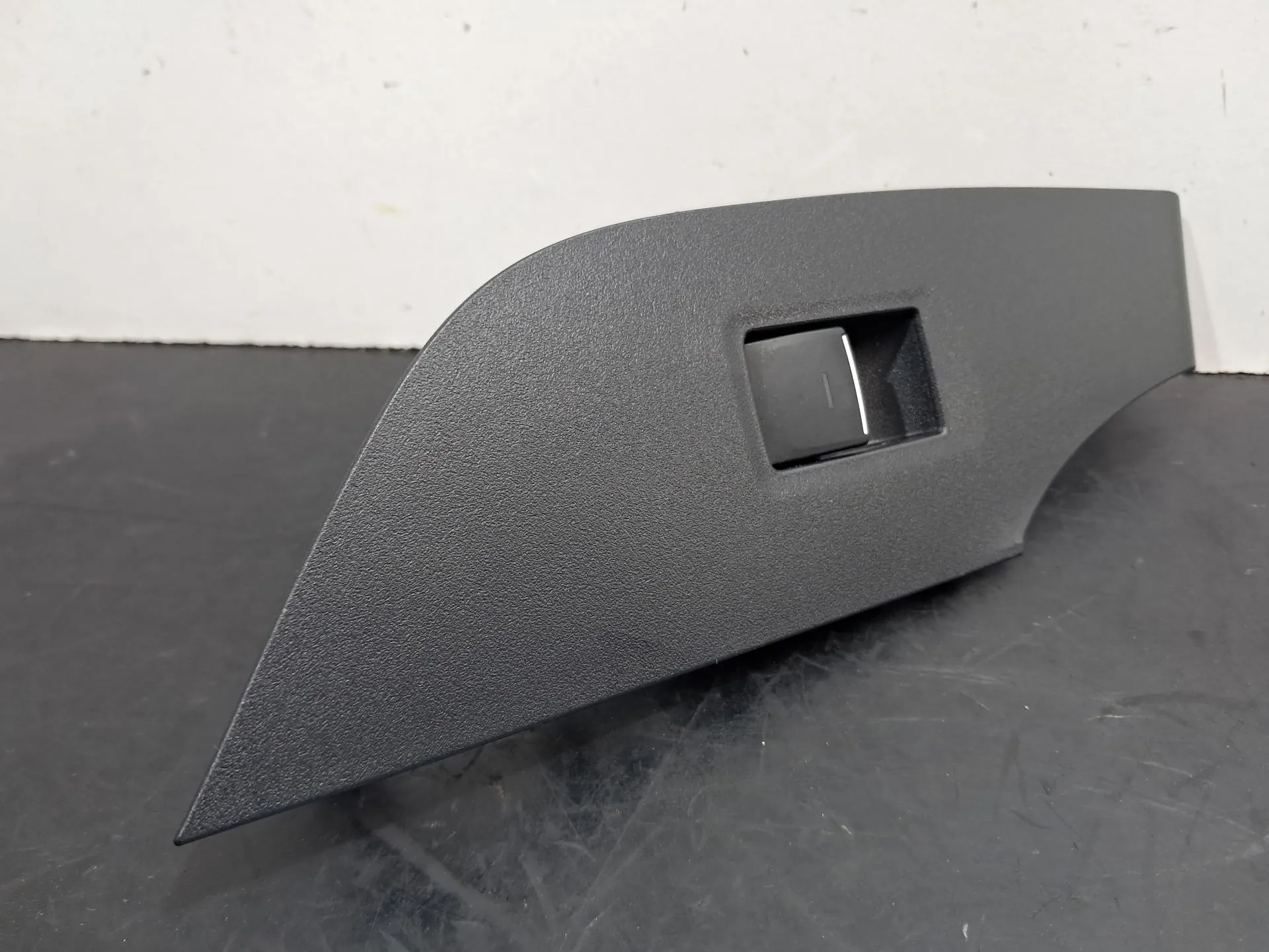 Mando / interruptor elevalunas trasero izquierdo TOYOTA RAV4 V (_A5_, _H5_)