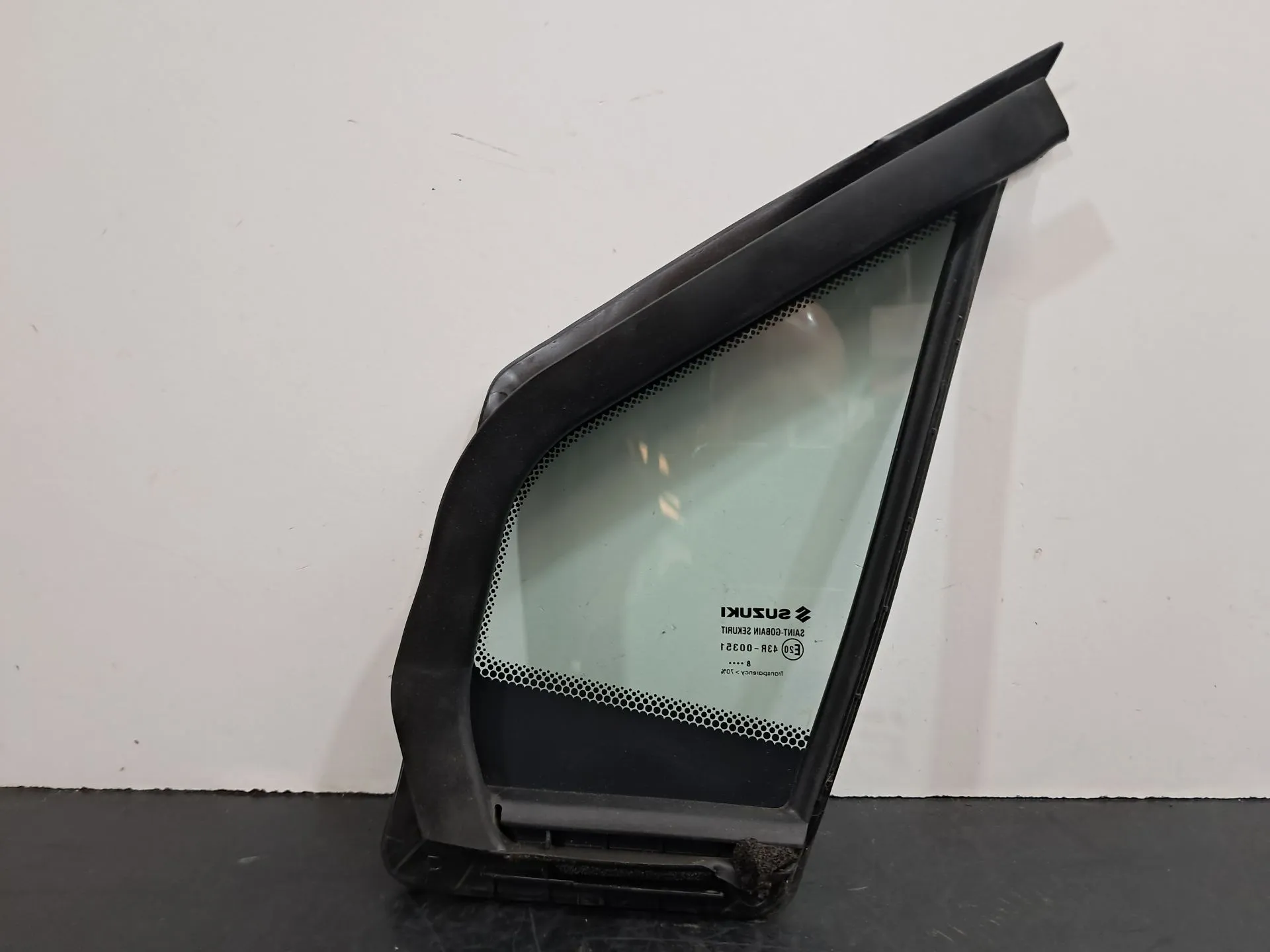 Right front triangle window SUZUKI SX4 S-Cross (JY) Imagem-1