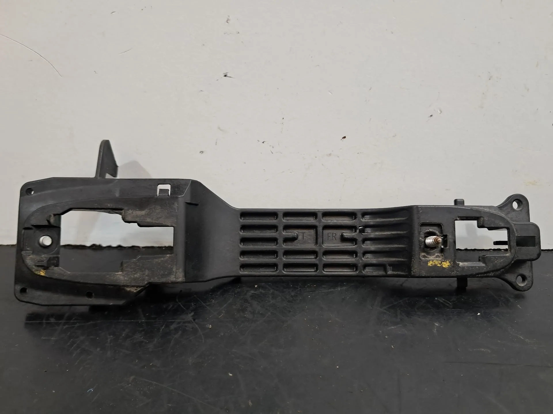 Right front door handle support SUZUKI SX4 S-Cross (JY) Imagem-1