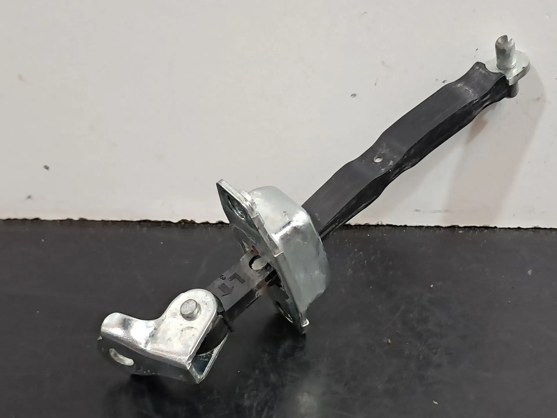 Limitador de puerta delantero derecho SUZUKI SX4 S-Cross (JY)