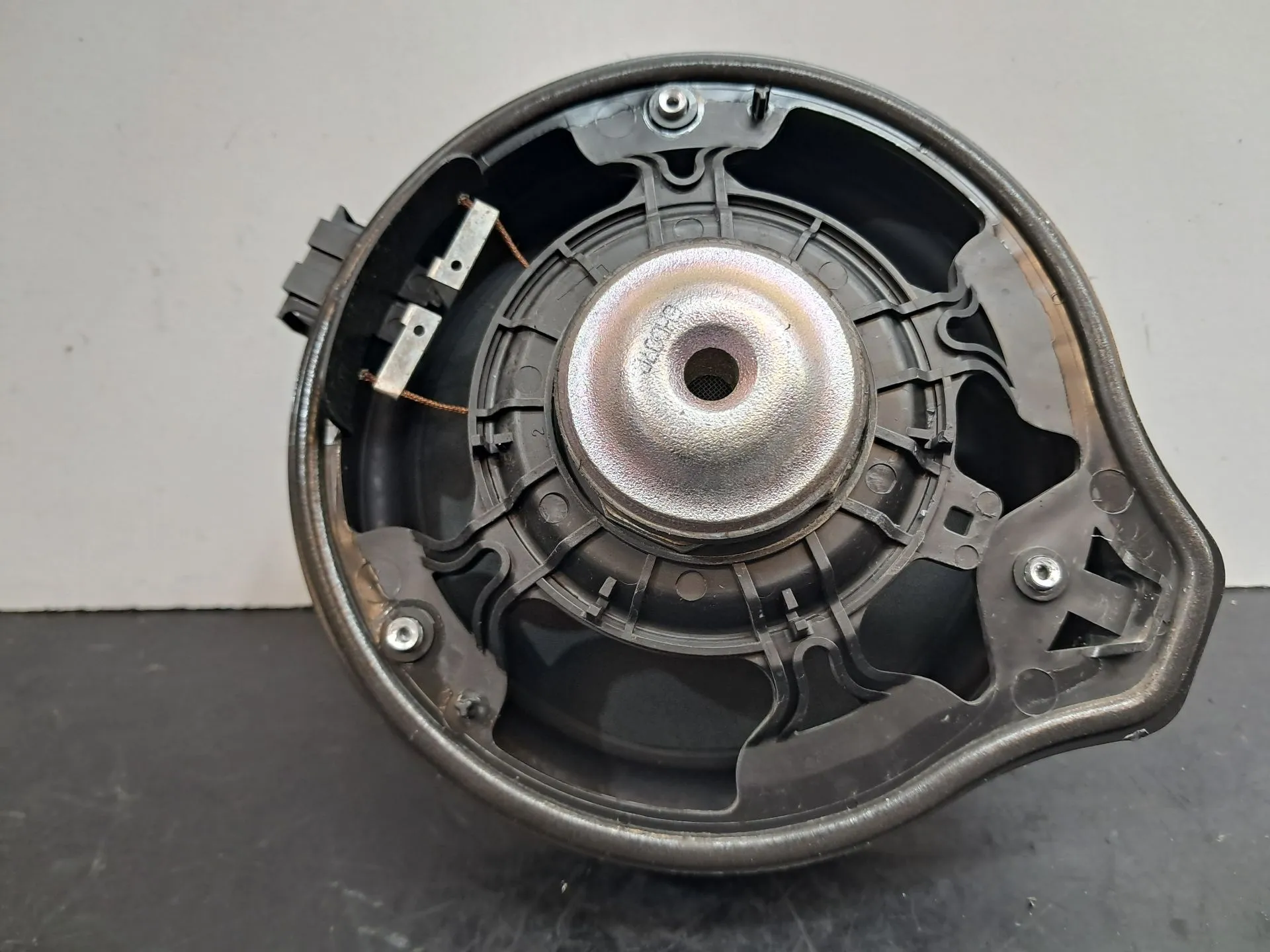 Sound system column / Speakers  MERCEDES-BENZ Classe A (W176) Imagem-1
